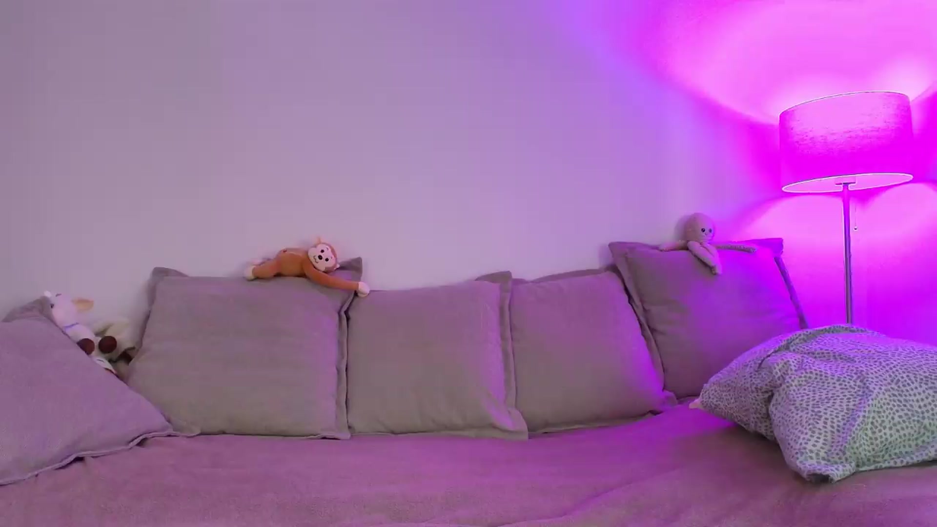 Gallery image thumbnail from Elenaxkiss's myfreecams stream on, 07/28/2026, 08:04 image 16 of 20