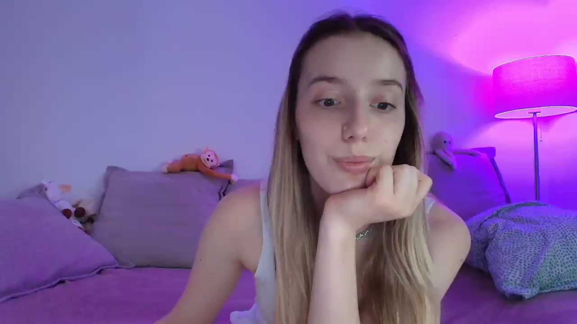 Gallery image thumbnail from Elenaxkiss's myfreecams stream on, 07/28/2026, 08:04 image 15 of 20