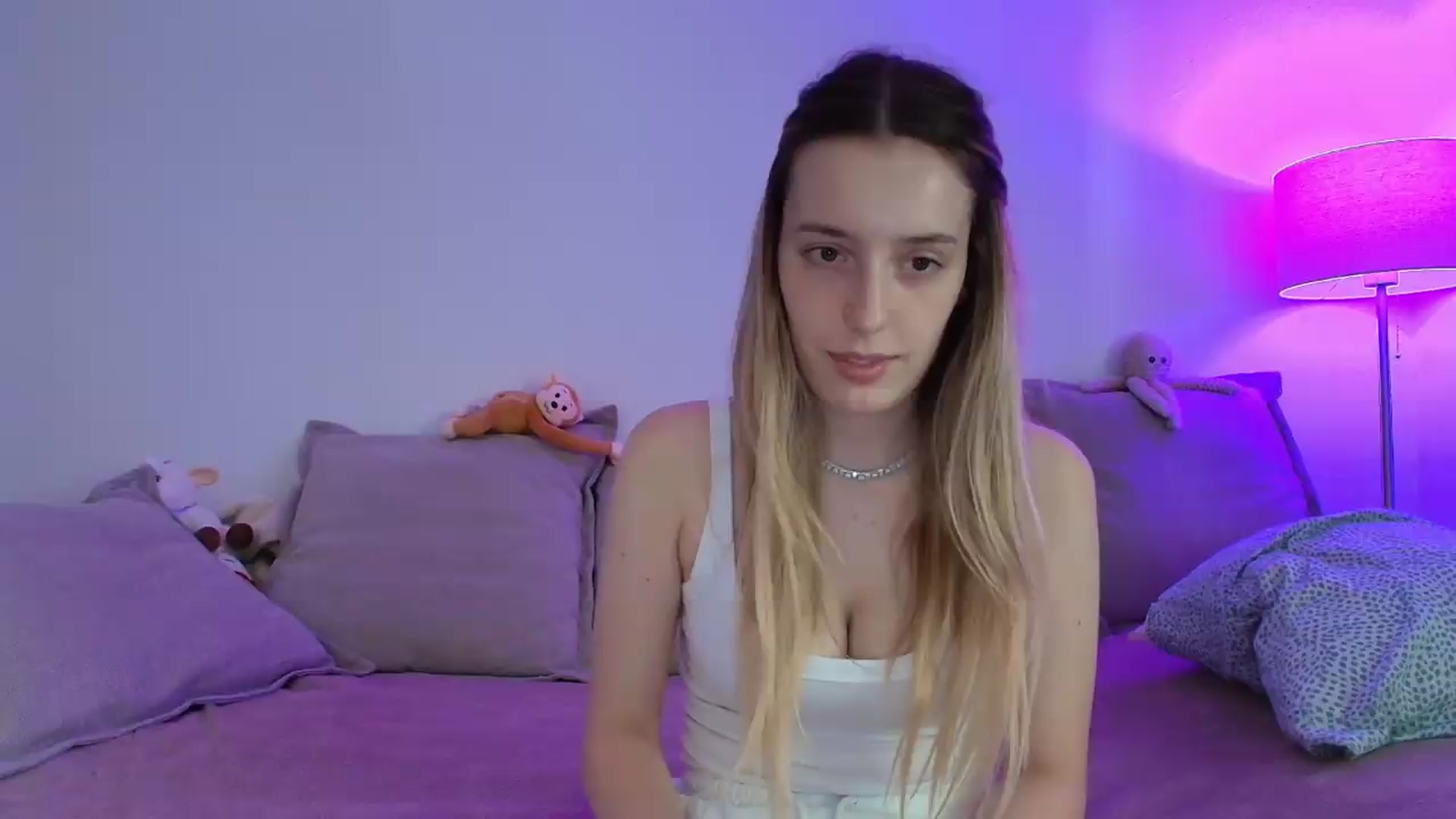 Gallery image thumbnail from Elenaxkiss's myfreecams stream on, 07/28/2026, 08:04 image 3 of 20