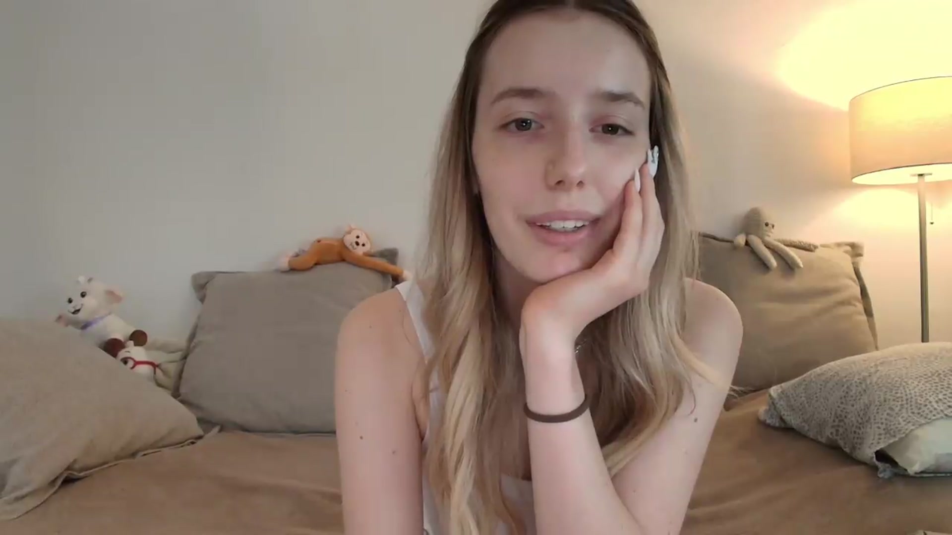 Gallery image thumbnail from Elenaxkiss's myfreecams stream on, 07/30/2026, 10:49 image 9 of 20