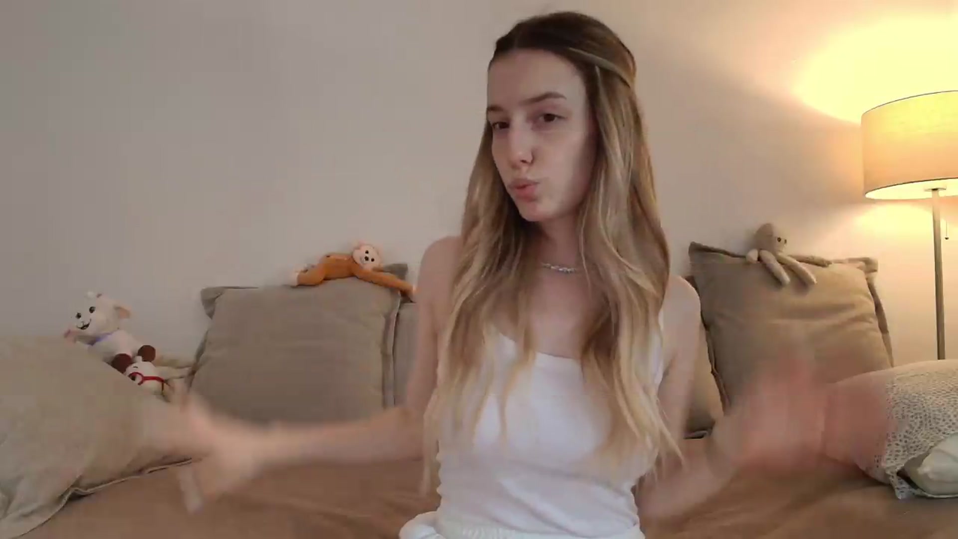 Gallery image thumbnail from Elenaxkiss's myfreecams stream on, 07/30/2026, 10:49 image 17 of 20