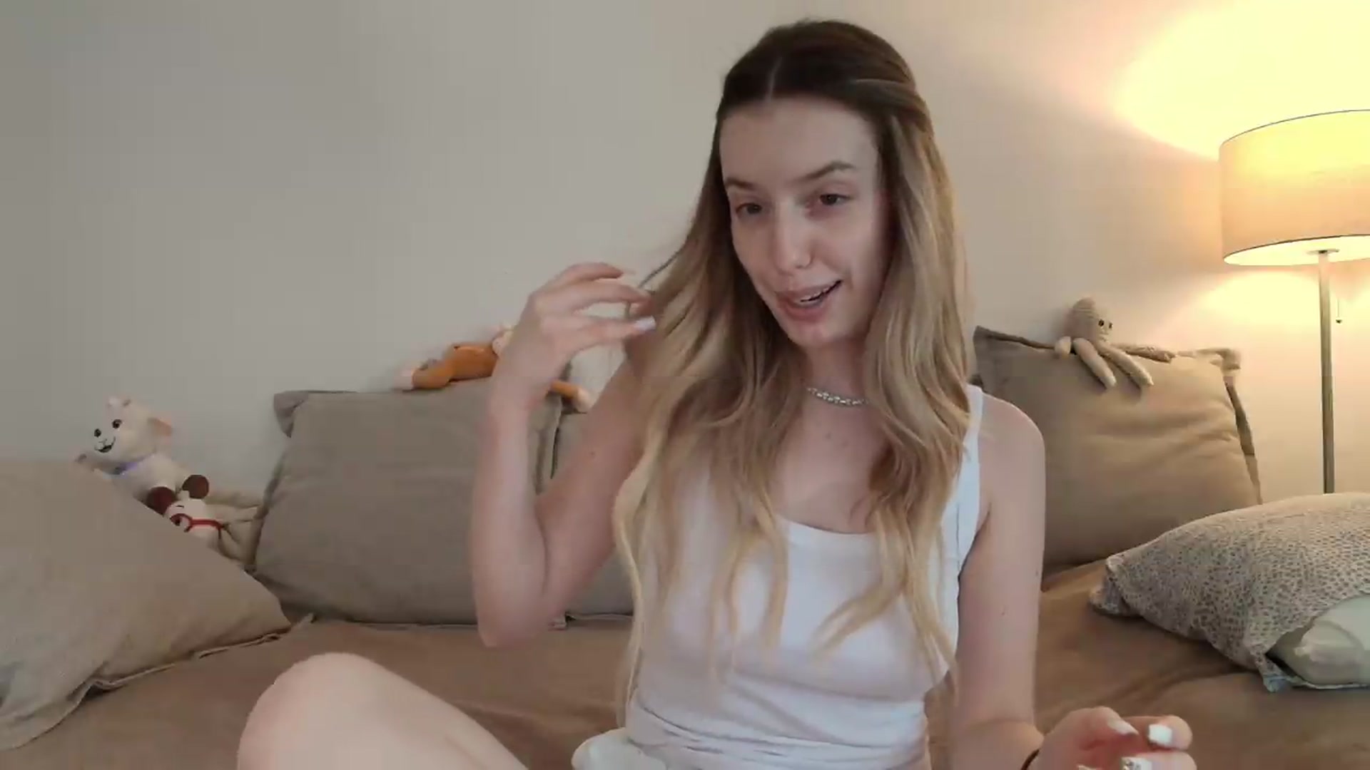 Gallery image thumbnail from Elenaxkiss's myfreecams stream on, 07/30/2026, 10:49 image 10 of 20