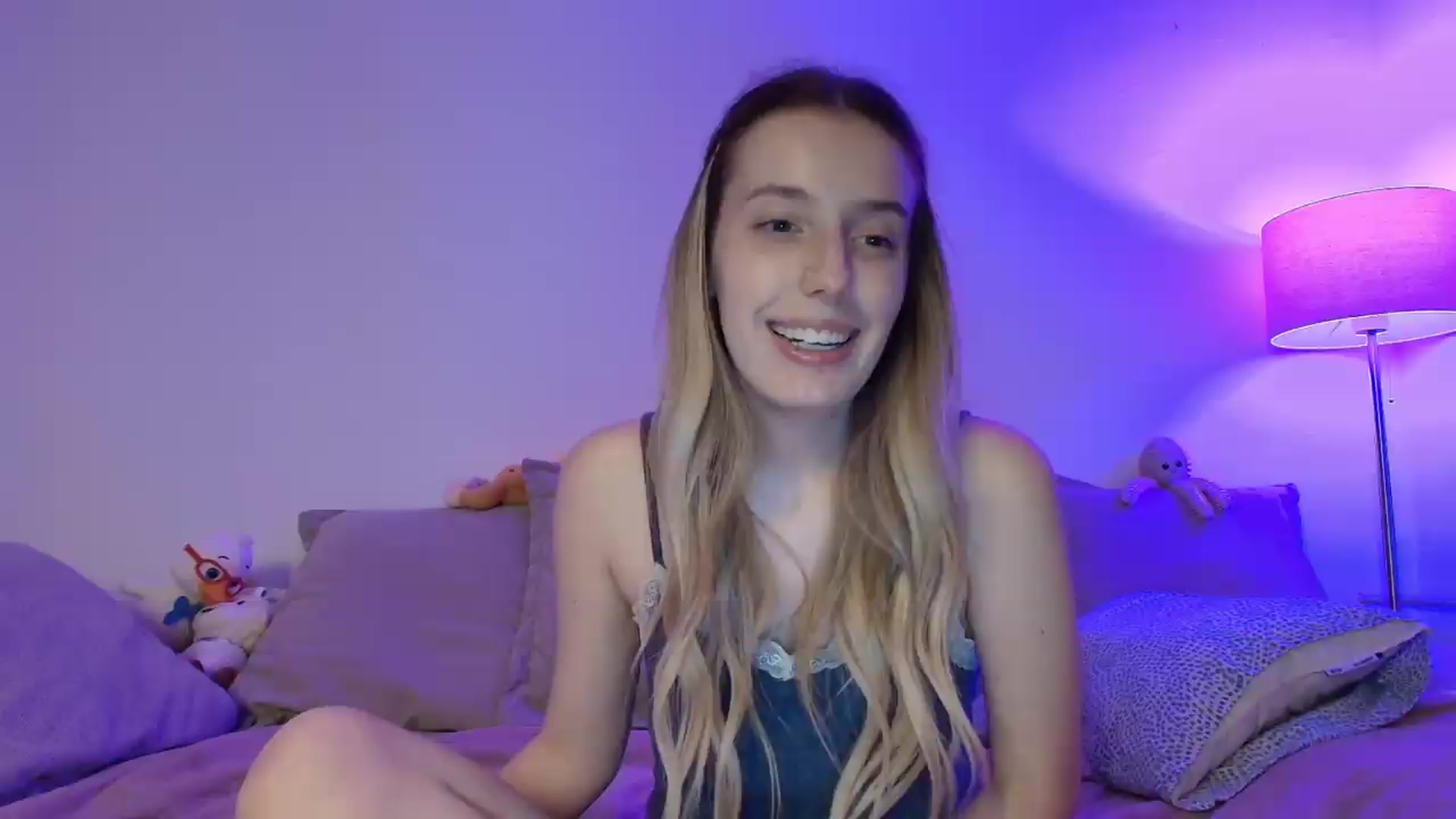Gallery image thumbnail from Elenaxkiss's myfreecams stream on, 08/01/2026, 19:50 image 2 of 20