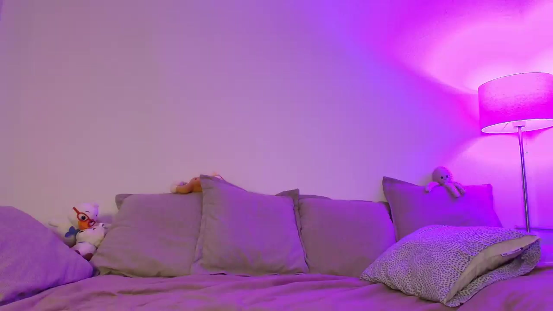 Gallery image thumbnail from Elenaxkiss's myfreecams stream on, 08/01/2026, 19:50 image 12 of 20