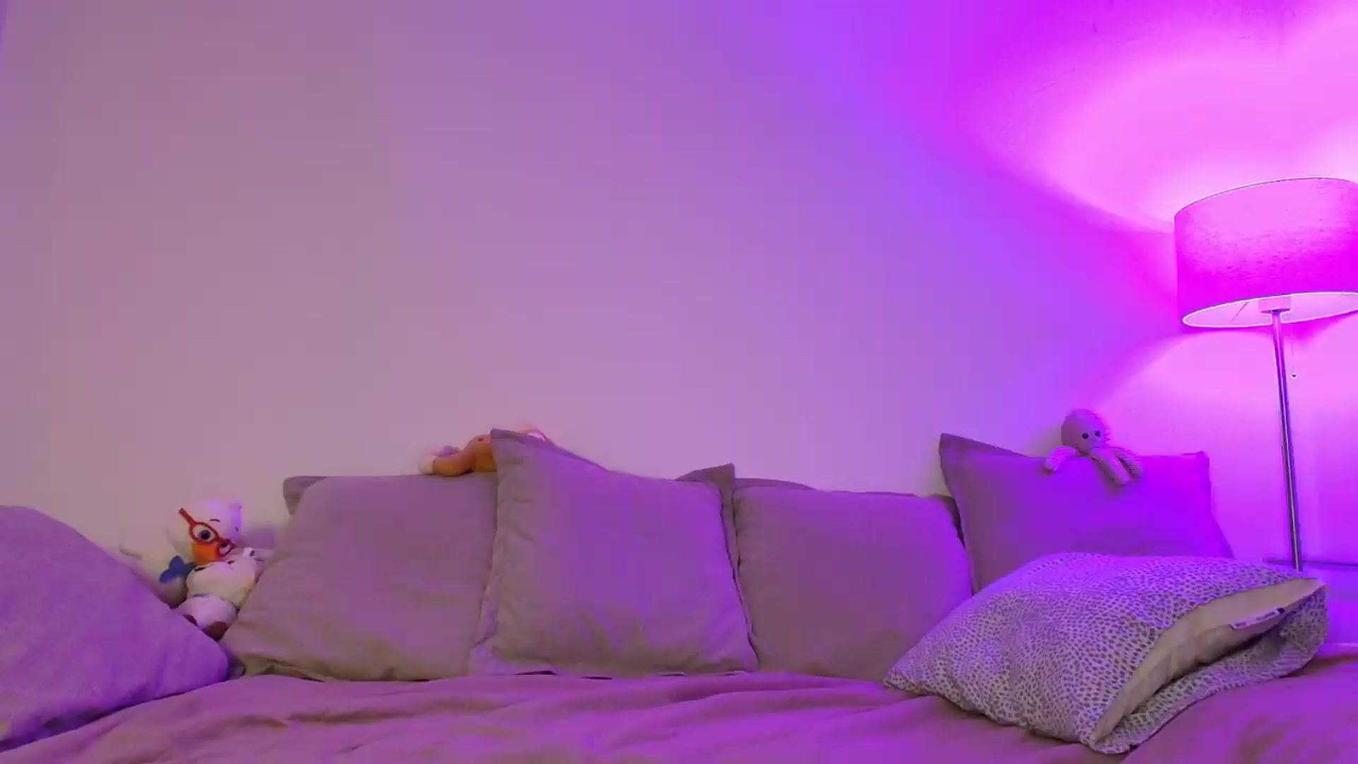 Gallery image thumbnail from Elenaxkiss's myfreecams stream on, 08/01/2026, 19:50 image 14 of 20