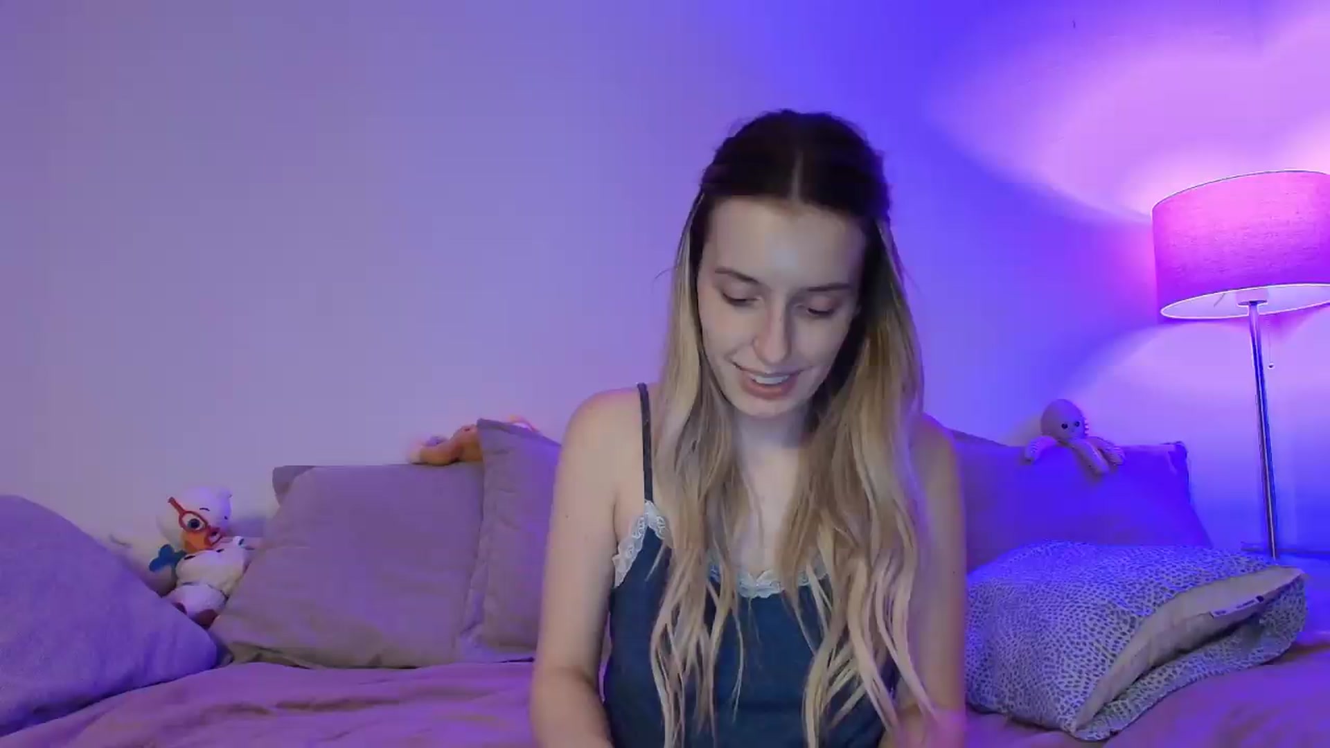 Gallery image thumbnail from Elenaxkiss's myfreecams stream on, 08/01/2026, 19:50 image 5 of 20