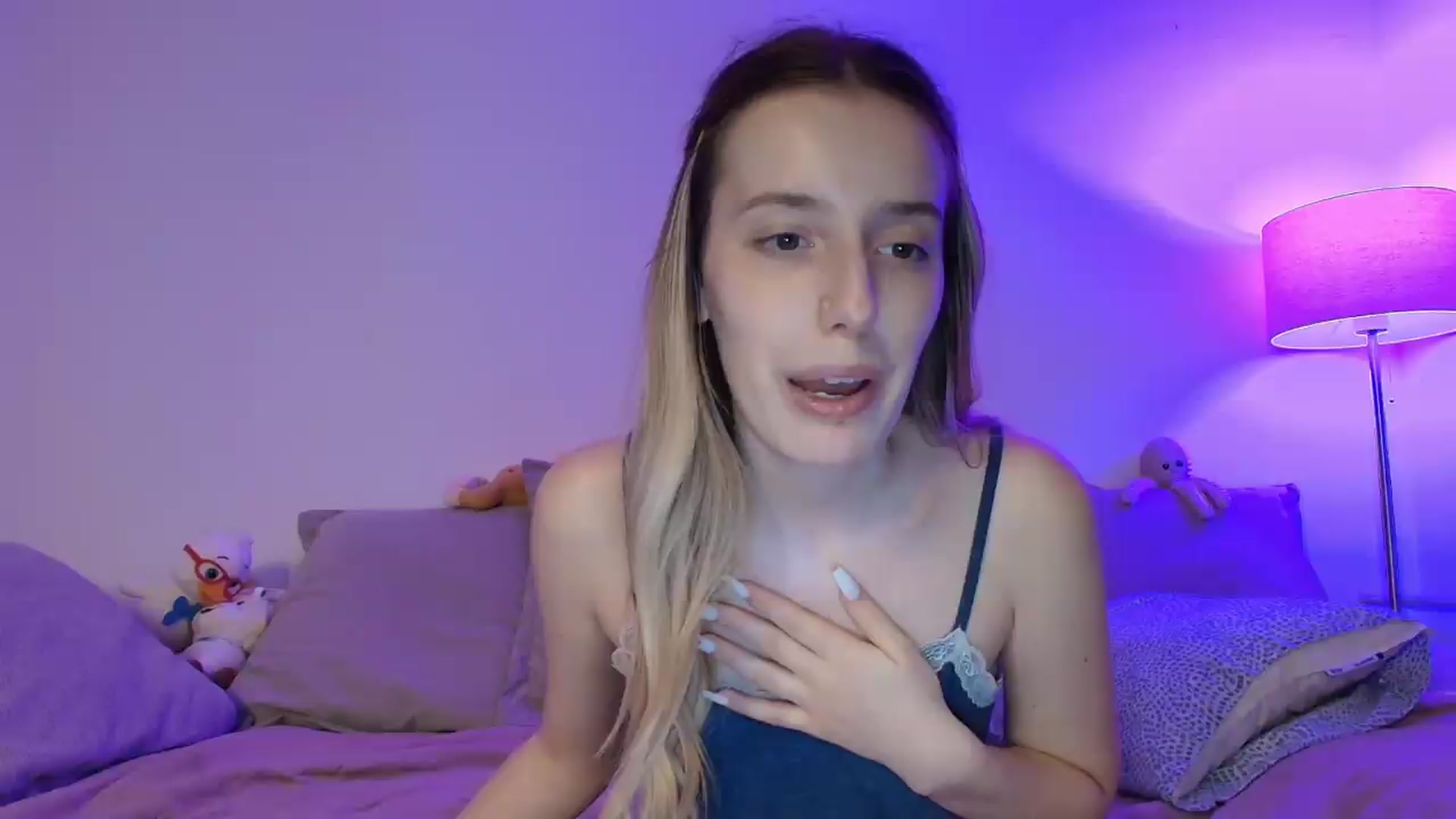 Gallery image thumbnail from Elenaxkiss's myfreecams stream on, 08/01/2026, 19:50 image 10 of 20