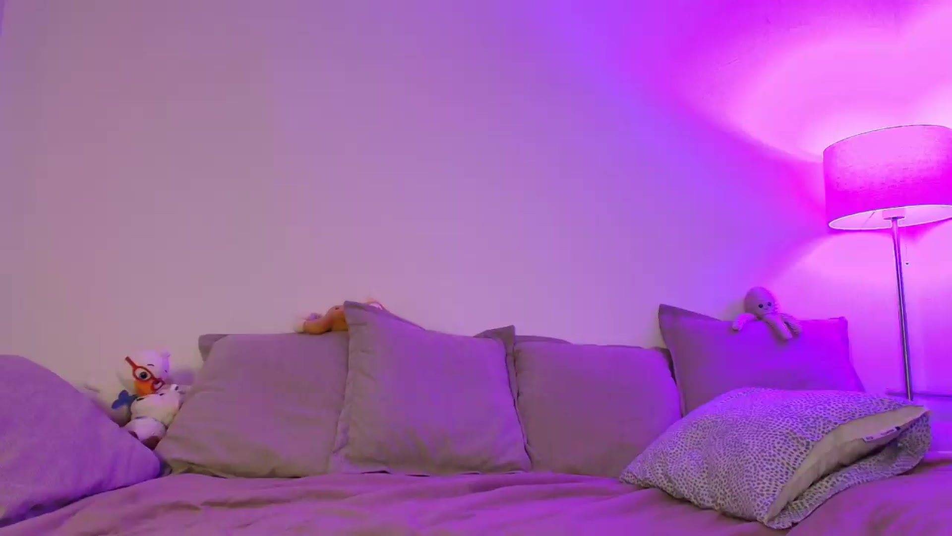 Gallery image thumbnail from Elenaxkiss's myfreecams stream on, 08/01/2026, 19:50 image 17 of 20