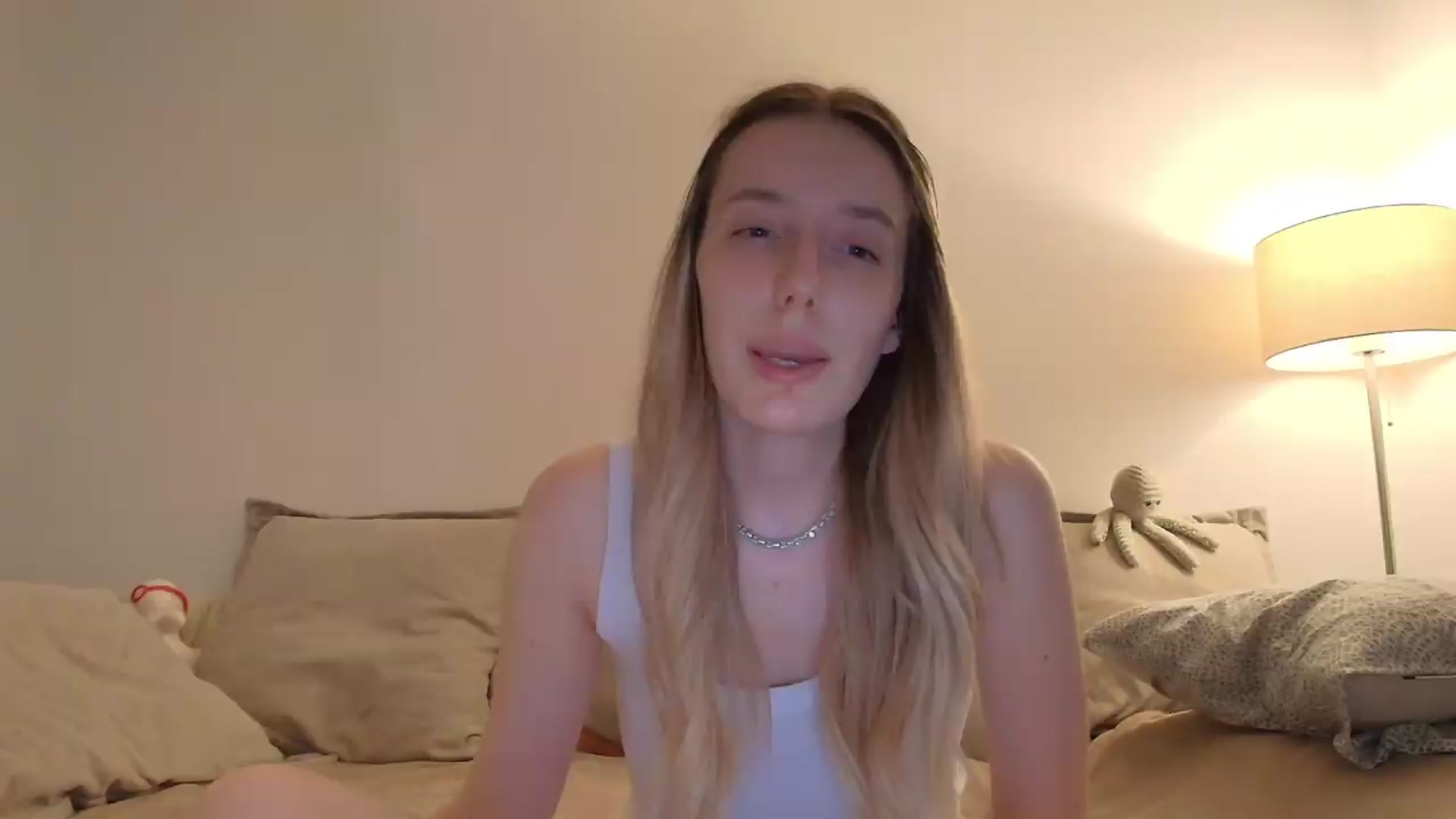 Gallery image thumbnail from Elenaxkiss's myfreecams stream on, 08/02/2026, 18:27 image 9 of 20