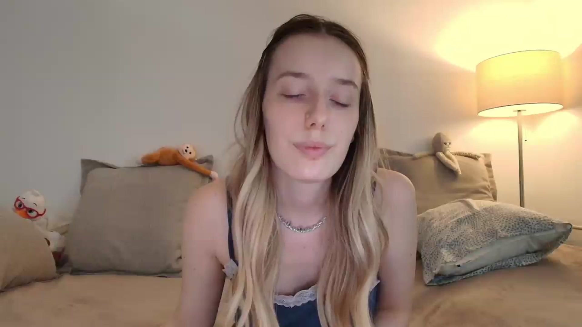Gallery image thumbnail from Elenaxkiss's myfreecams stream on, 08/03/2026, 10:59 image 15 of 20