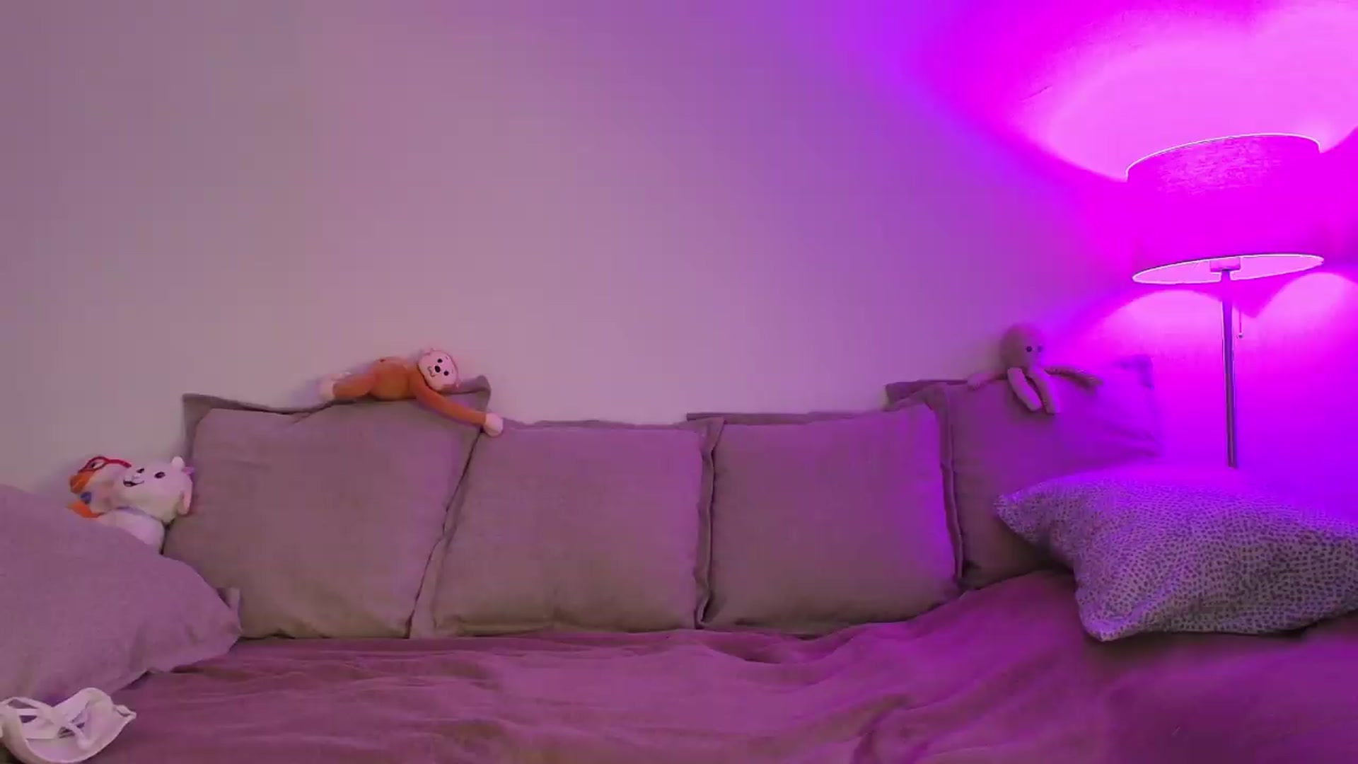 Gallery image thumbnail from Elenaxkiss's myfreecams stream on, 08/04/2026, 07:49 image 1 of 20