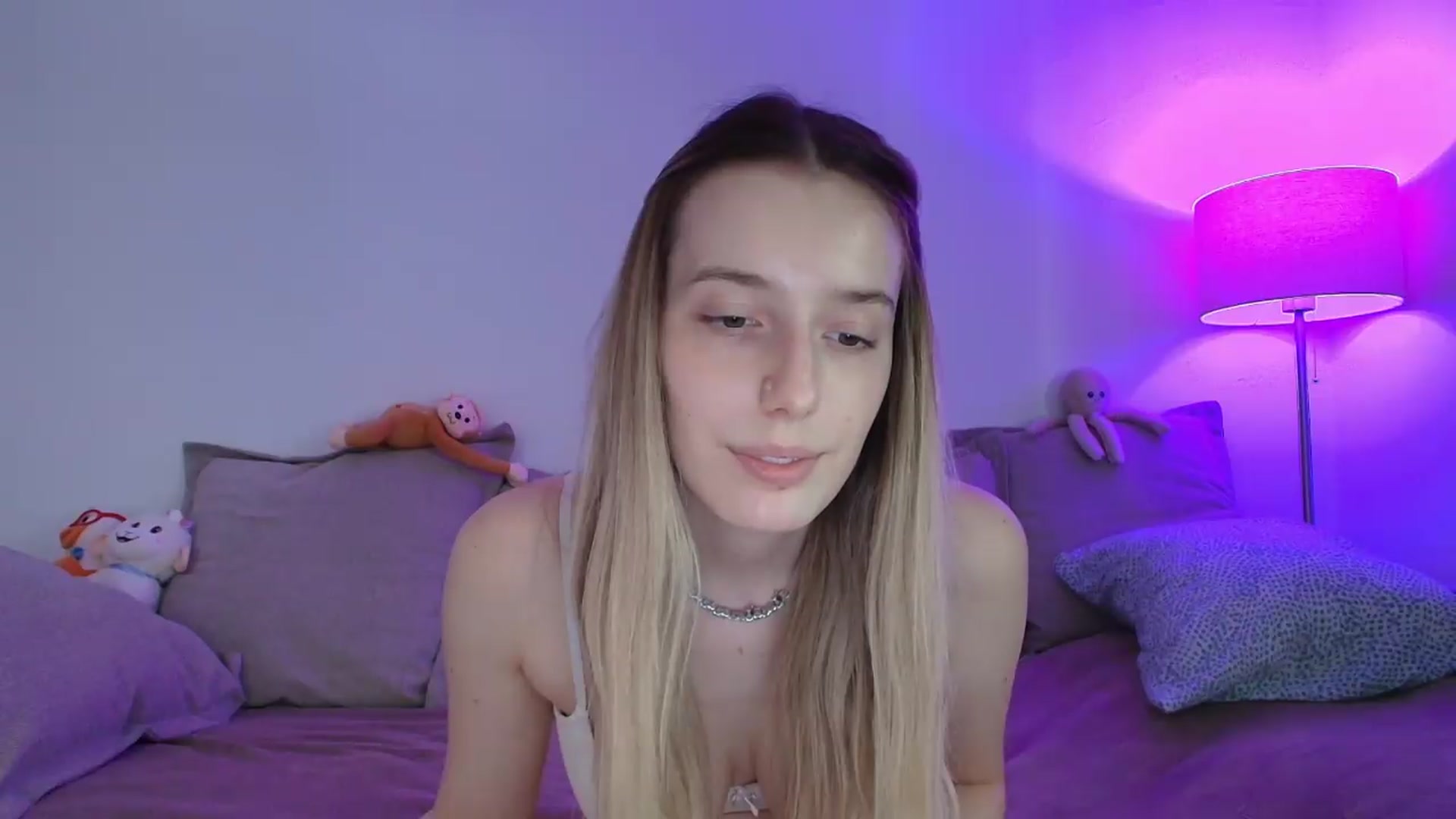 Gallery image thumbnail from Elenaxkiss's myfreecams stream on, 08/04/2026, 07:49 image 17 of 20