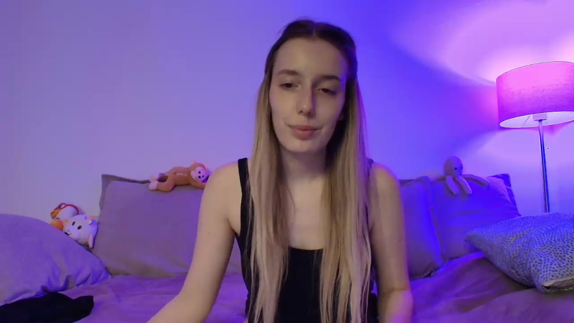 Gallery image thumbnail from Elenaxkiss's myfreecams stream on, 08/04/2026, 21:04 image 14 of 20