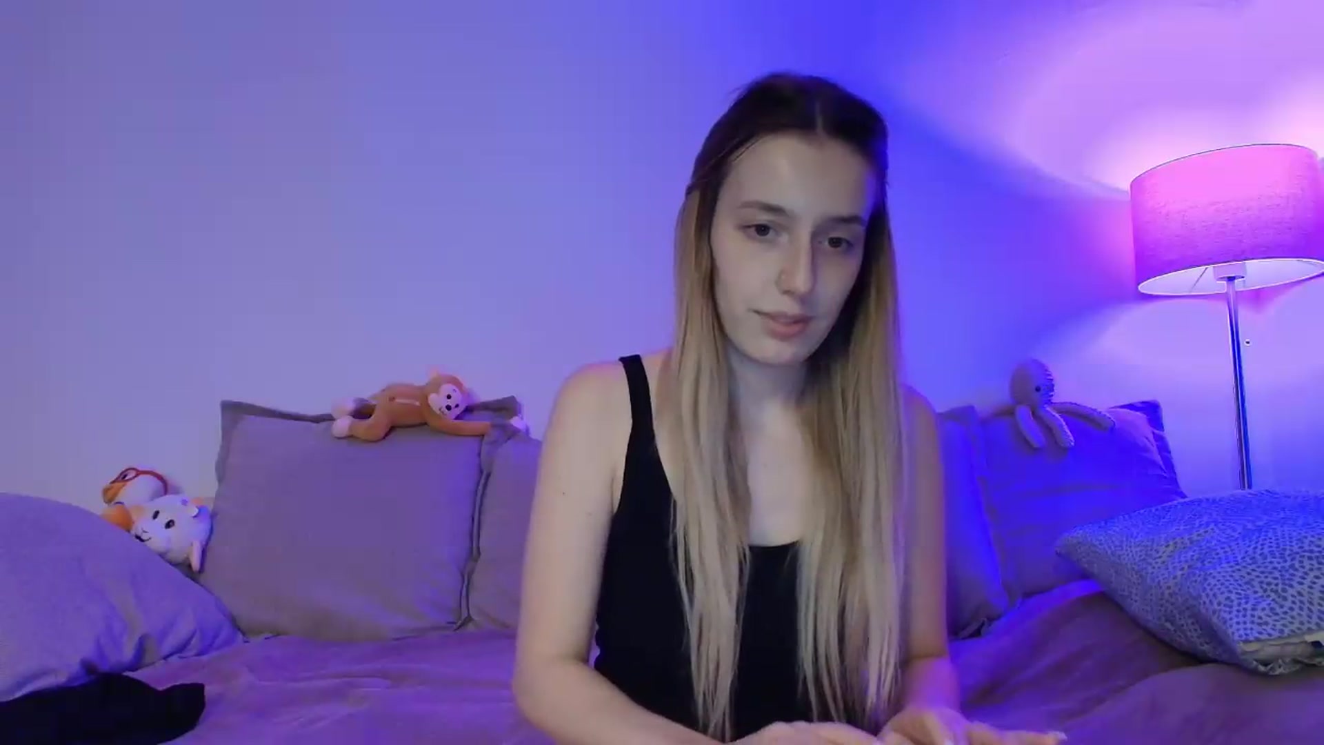 Gallery image thumbnail from Elenaxkiss's myfreecams stream on, 08/04/2026, 21:04 image 18 of 20