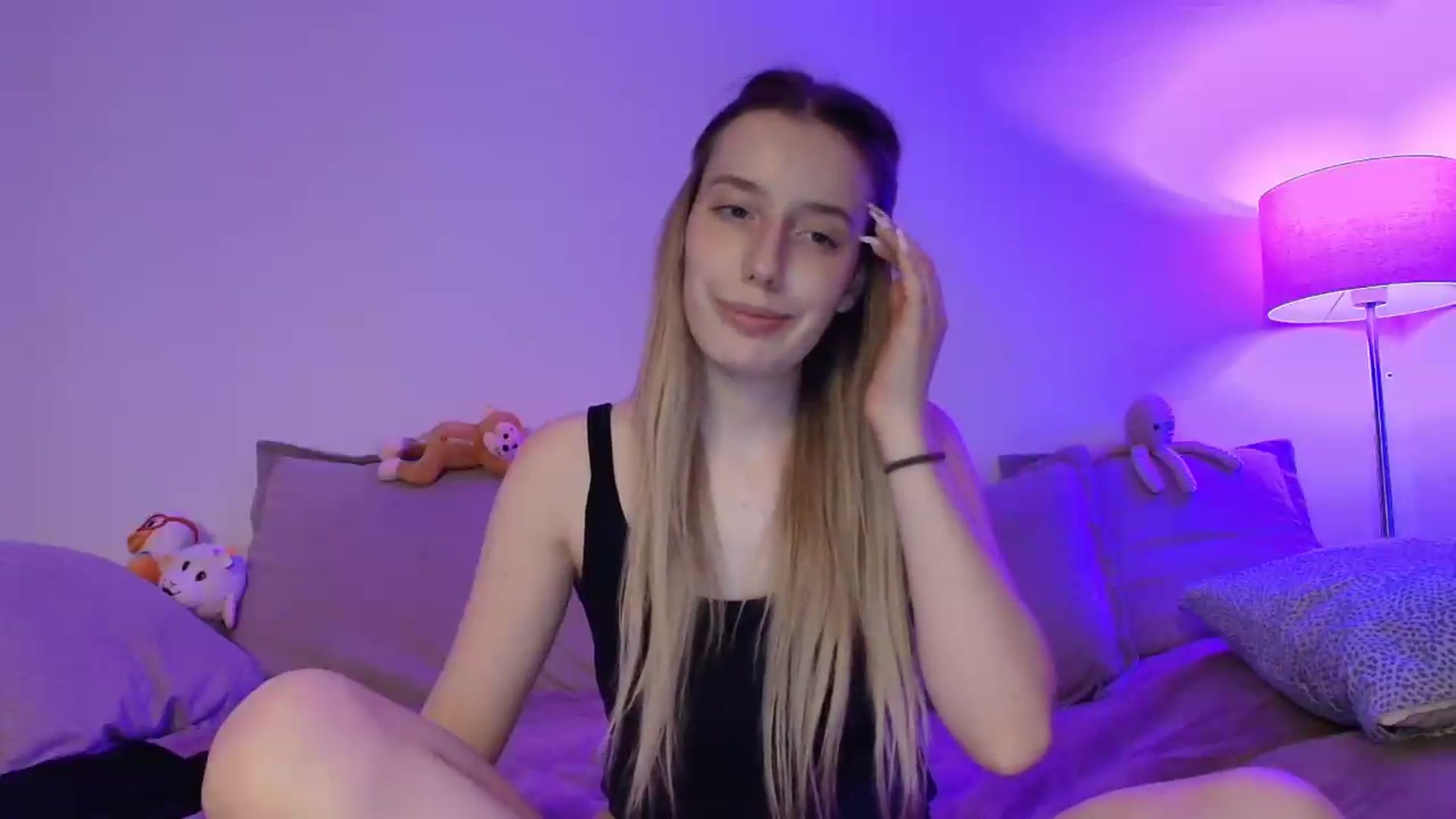 Gallery image thumbnail from Elenaxkiss's myfreecams stream on, 08/04/2026, 21:04 image 11 of 20