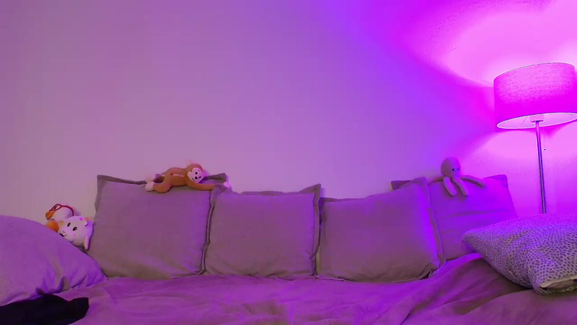 Gallery image thumbnail from Elenaxkiss's myfreecams stream on, 08/04/2026, 21:04 image 15 of 20