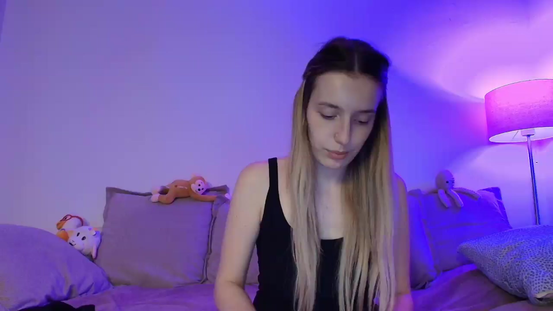 Gallery image thumbnail from Elenaxkiss's myfreecams stream on, 08/04/2026, 21:04 image 10 of 20