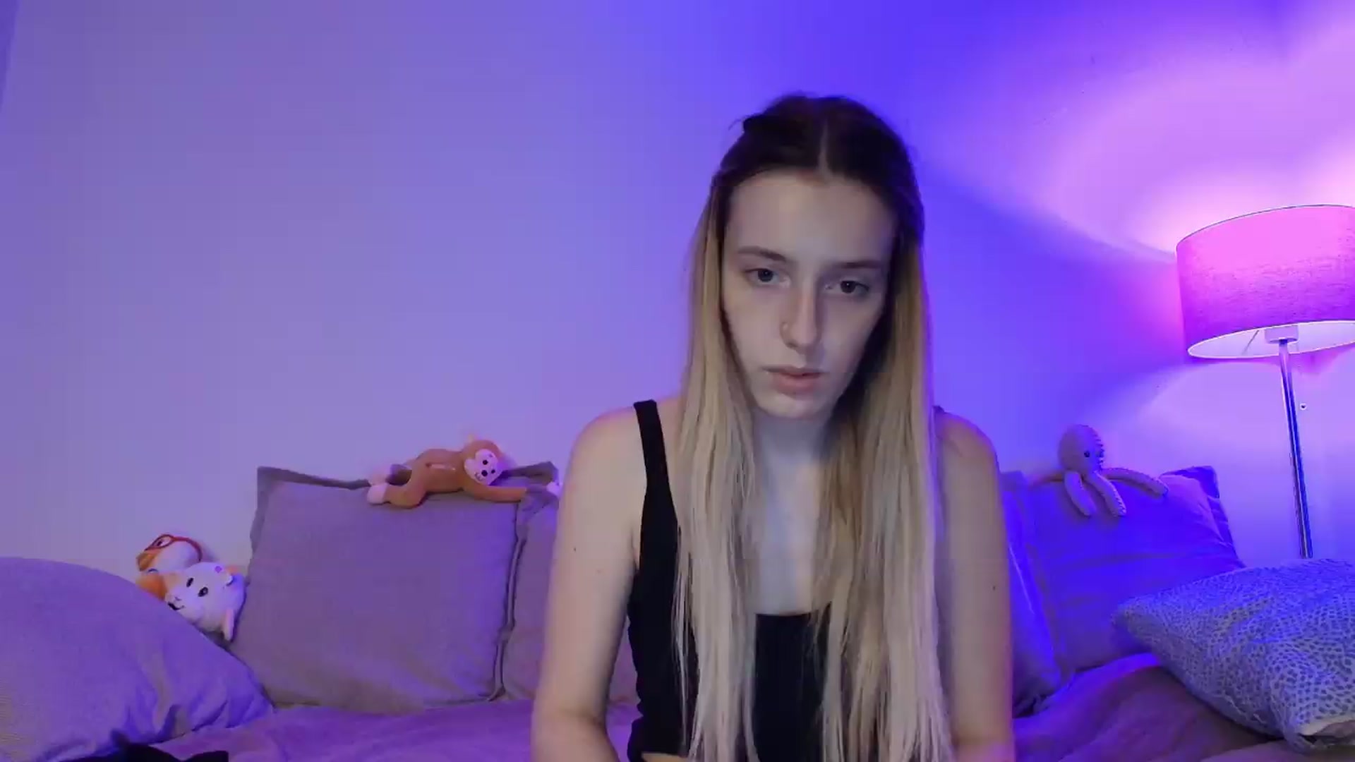 Gallery image thumbnail from Elenaxkiss's myfreecams stream on, 08/04/2026, 21:04 image 5 of 20
