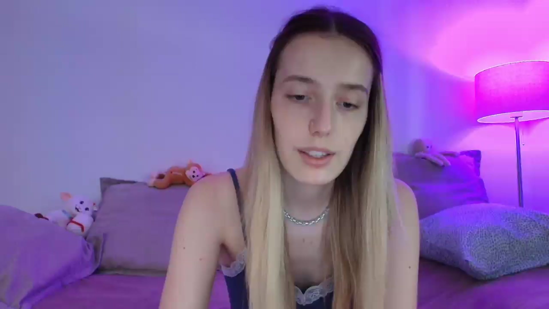 Gallery image thumbnail from Elenaxkiss's myfreecams stream on, 08/05/2026, 07:11 image 15 of 20