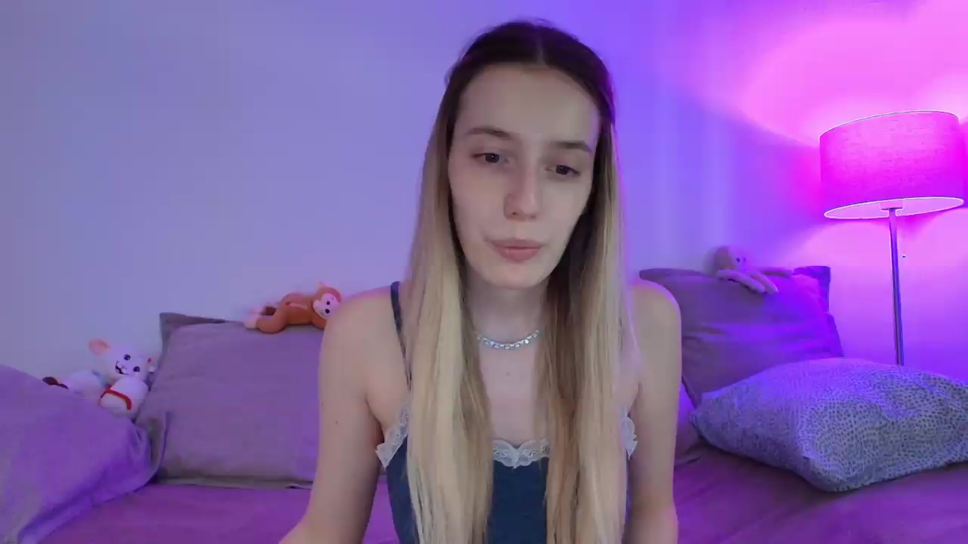 Gallery image thumbnail from Elenaxkiss's myfreecams stream on, 08/05/2026, 07:11 image 18 of 20