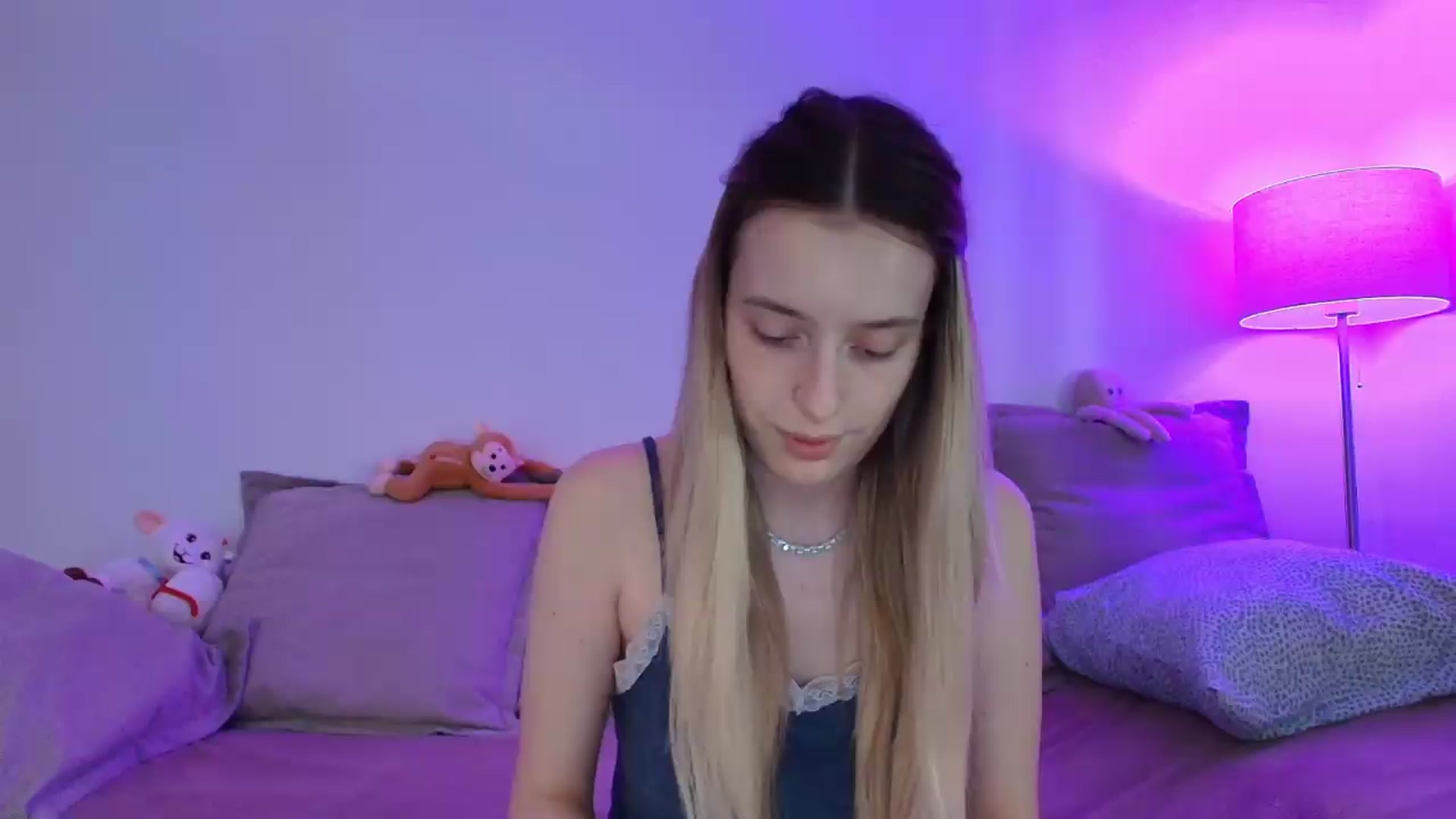 Gallery image thumbnail from Elenaxkiss's myfreecams stream on, 08/05/2026, 07:11 image 19 of 20