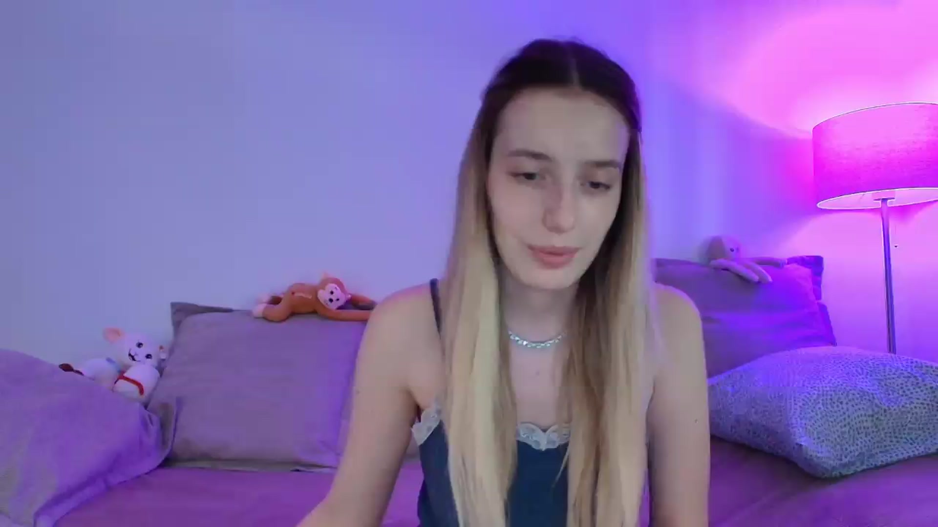 Gallery image thumbnail from Elenaxkiss's myfreecams stream on, 08/05/2026, 07:11 image 12 of 20