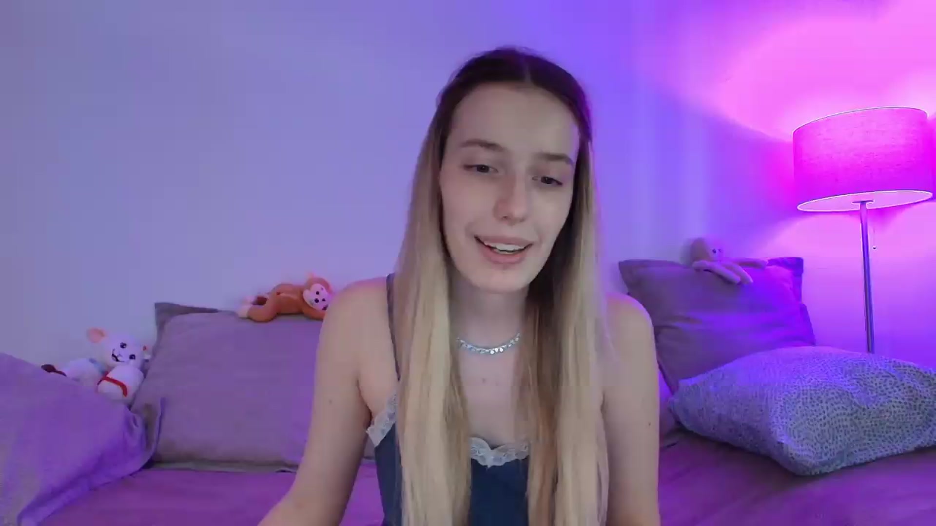 Gallery image thumbnail from Elenaxkiss's myfreecams stream on, 08/05/2026, 07:11 image 17 of 20