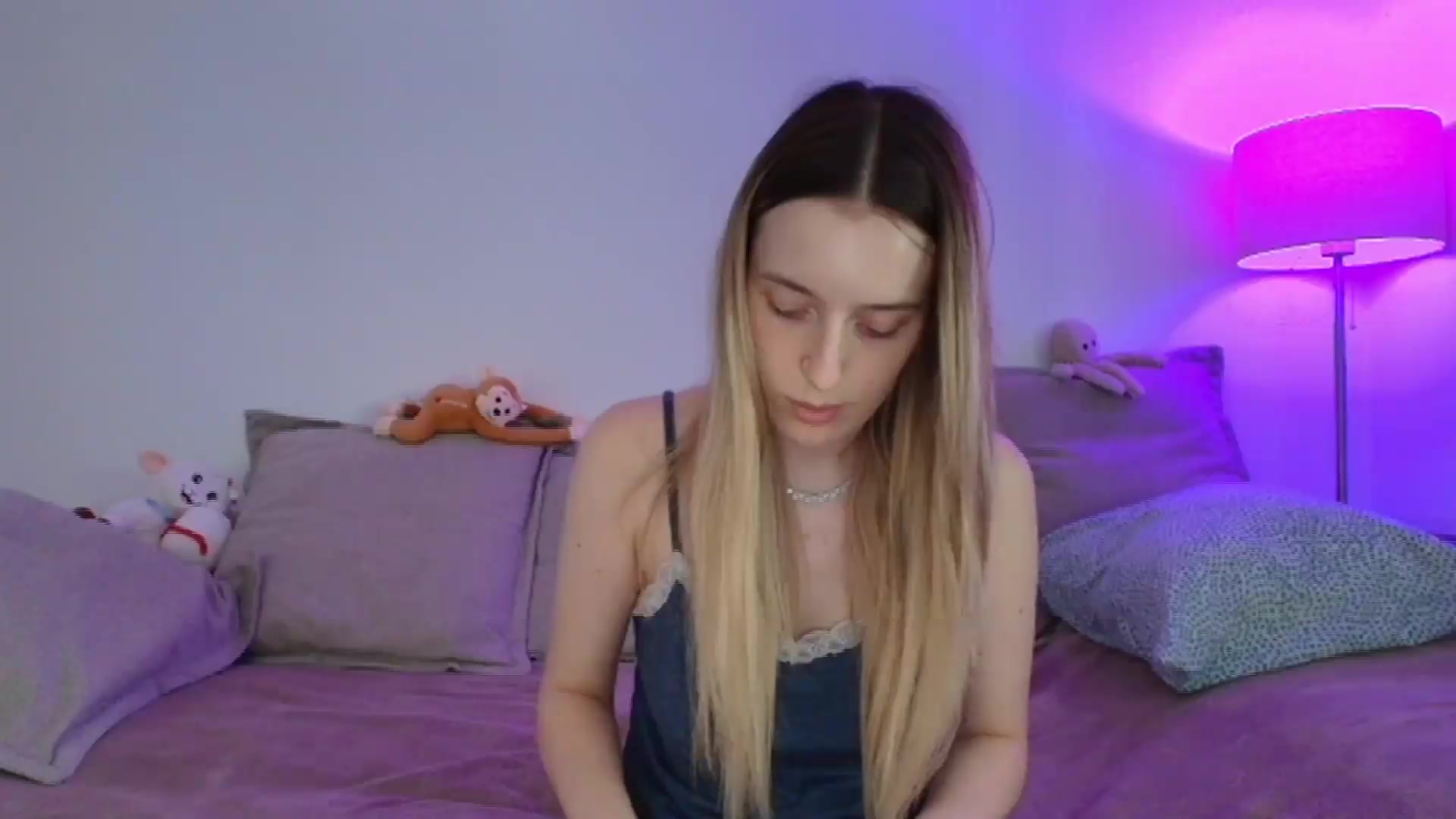 Gallery image thumbnail from Elenaxkiss's myfreecams stream on, 08/05/2026, 10:14 image 17 of 20