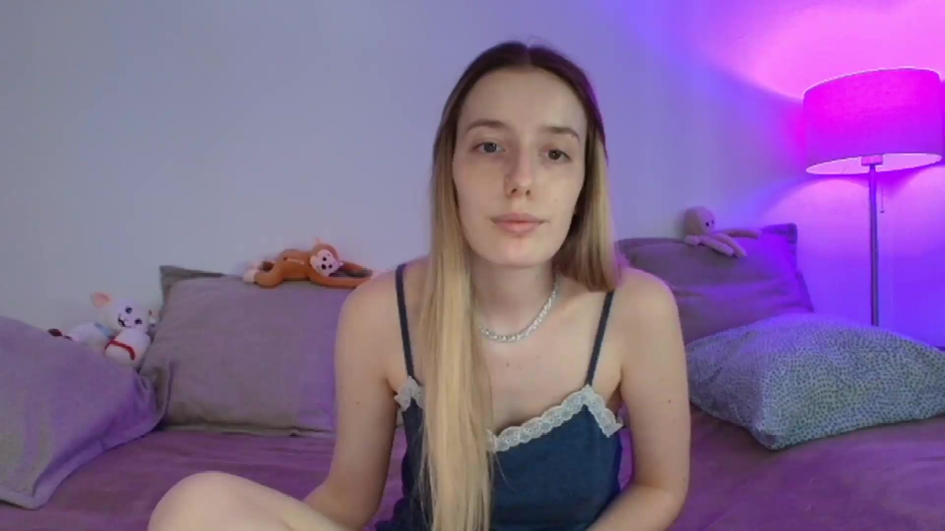 Gallery image thumbnail from Elenaxkiss's myfreecams stream on, 08/05/2026, 10:14 image 14 of 20