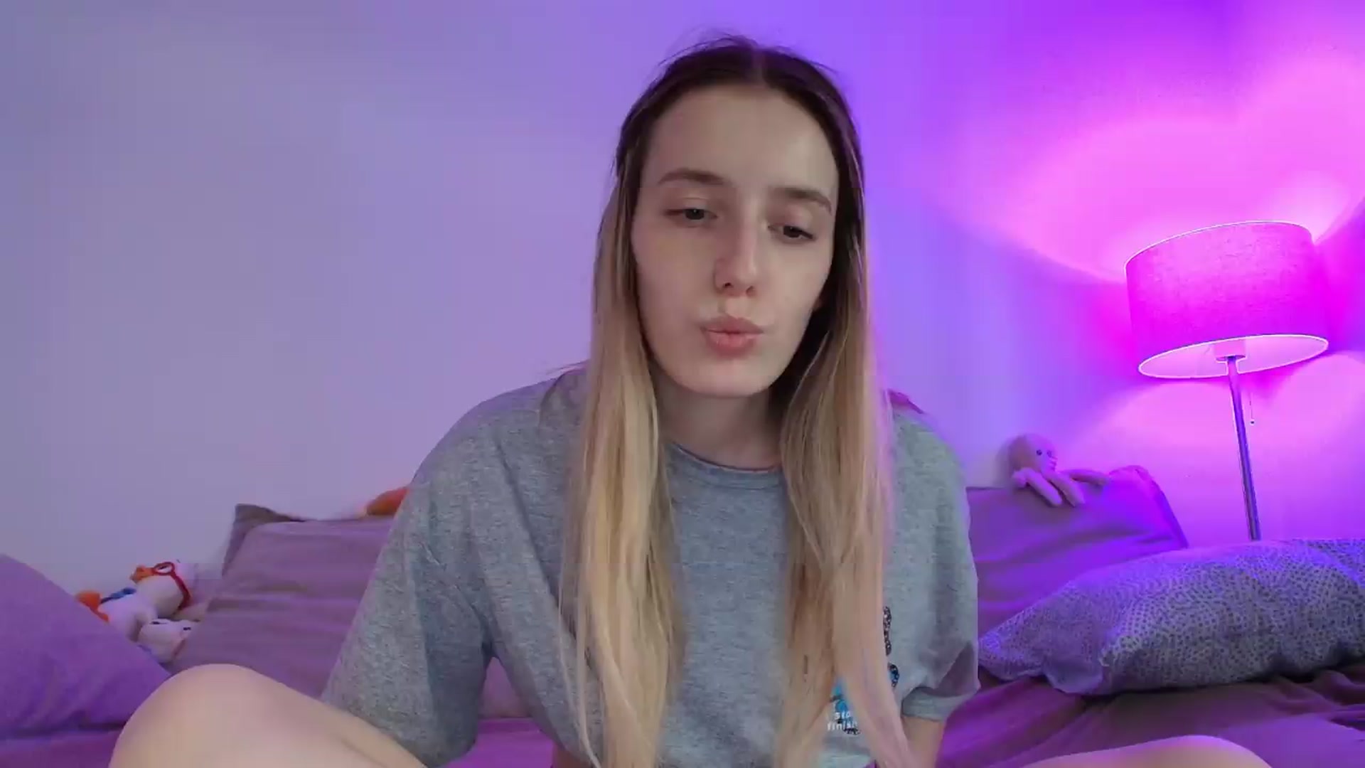 Gallery image thumbnail from Elenaxkiss's myfreecams stream on, 08/06/2026, 09:47 image 13 of 20