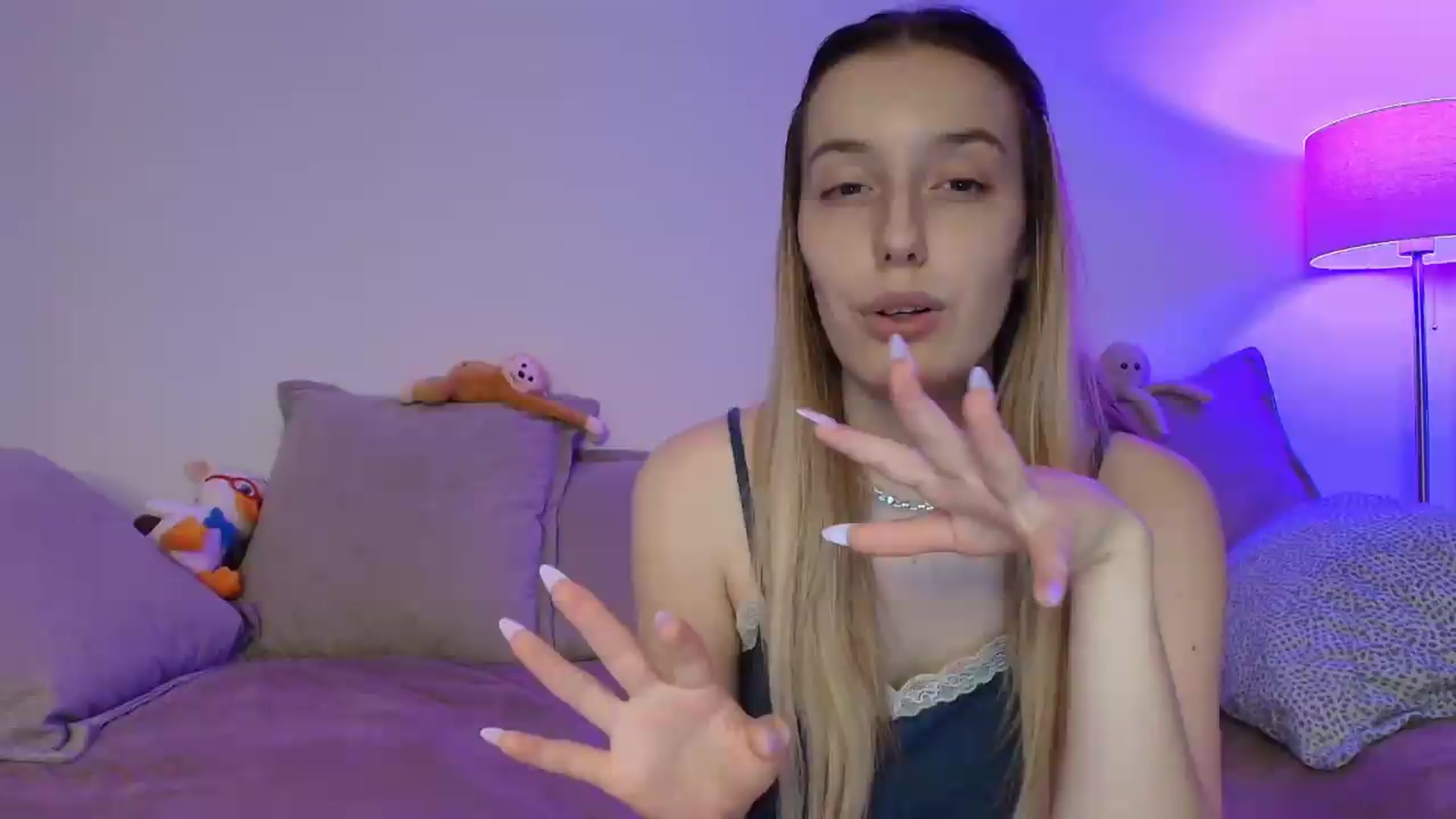 Gallery image thumbnail from Elenaxkiss's myfreecams stream on, 08/07/2026, 10:01 image 10 of 20