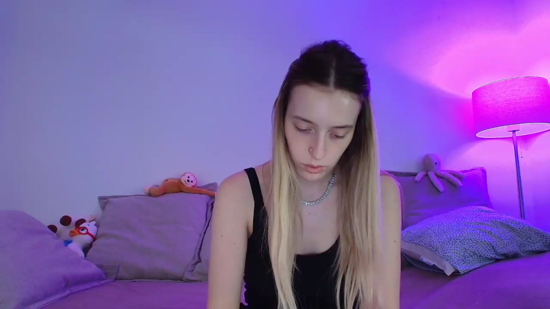 Gallery image thumbnail from Elenaxkiss's myfreecams stream on, 08/08/2026, 10:35 image 10 of 20