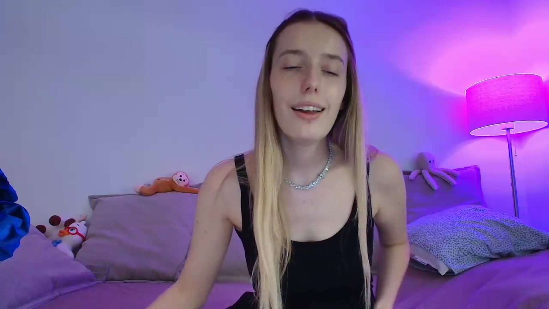 Gallery image thumbnail from Elenaxkiss's myfreecams stream on, 08/08/2026, 10:35 image 19 of 20