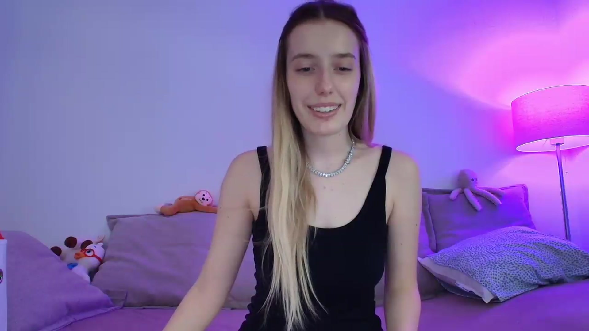 Gallery image thumbnail from Elenaxkiss's myfreecams stream on, 08/08/2026, 10:35 image 13 of 20