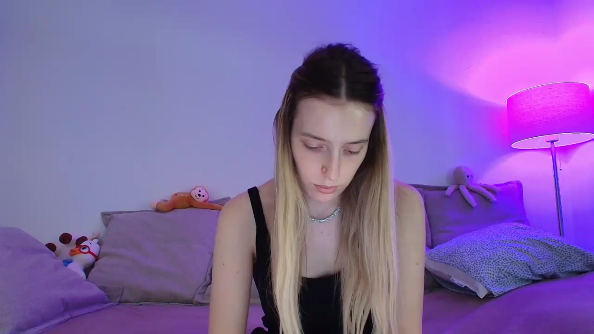 Gallery image thumbnail from Elenaxkiss's myfreecams stream on, 08/08/2026, 10:35 image 11 of 20