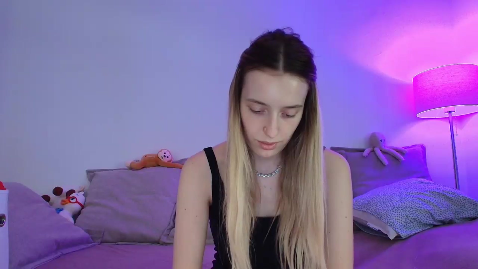 Gallery image thumbnail from Elenaxkiss's myfreecams stream on, 08/08/2026, 10:35 image 15 of 20