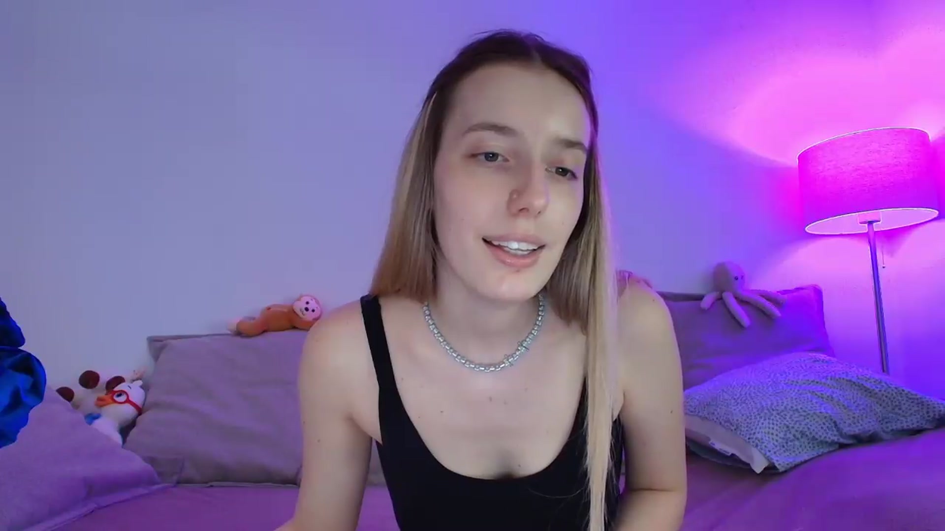Gallery image thumbnail from Elenaxkiss's myfreecams stream on, 08/08/2026, 10:35 image 18 of 20