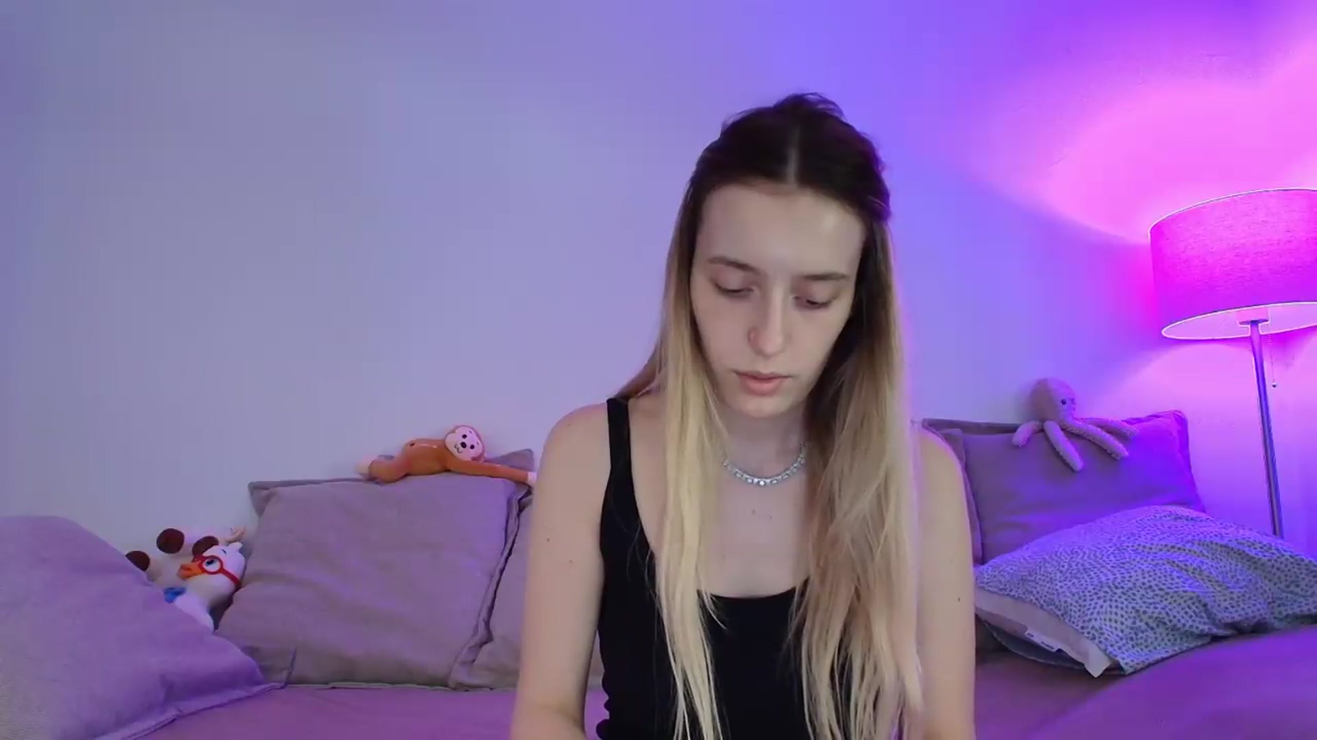 Gallery image thumbnail from Elenaxkiss's myfreecams stream on, 08/08/2026, 10:35 image 12 of 20