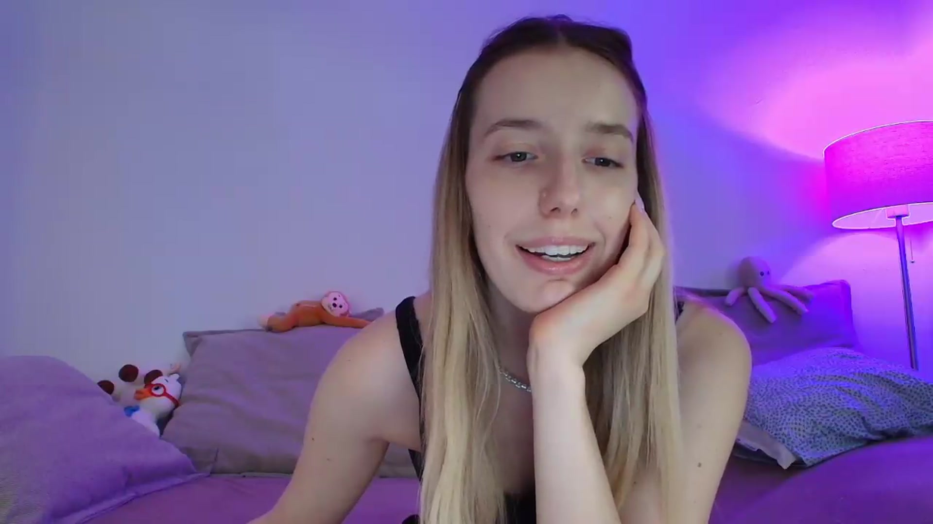 Gallery image thumbnail from Elenaxkiss's myfreecams stream on, 08/08/2026, 10:35 image 7 of 20