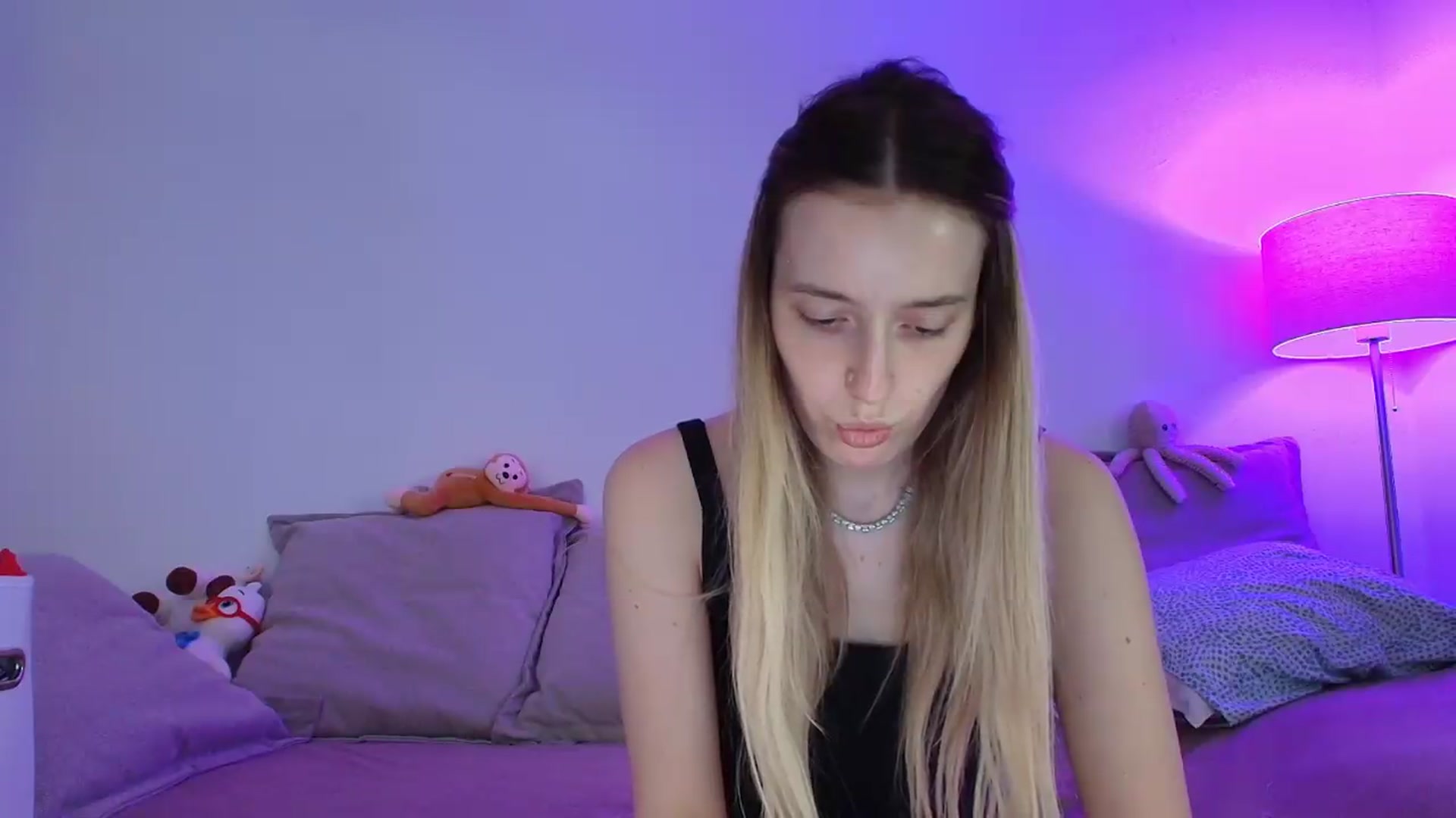 Gallery image thumbnail from Elenaxkiss's myfreecams stream on, 08/08/2026, 10:35 image 14 of 20
