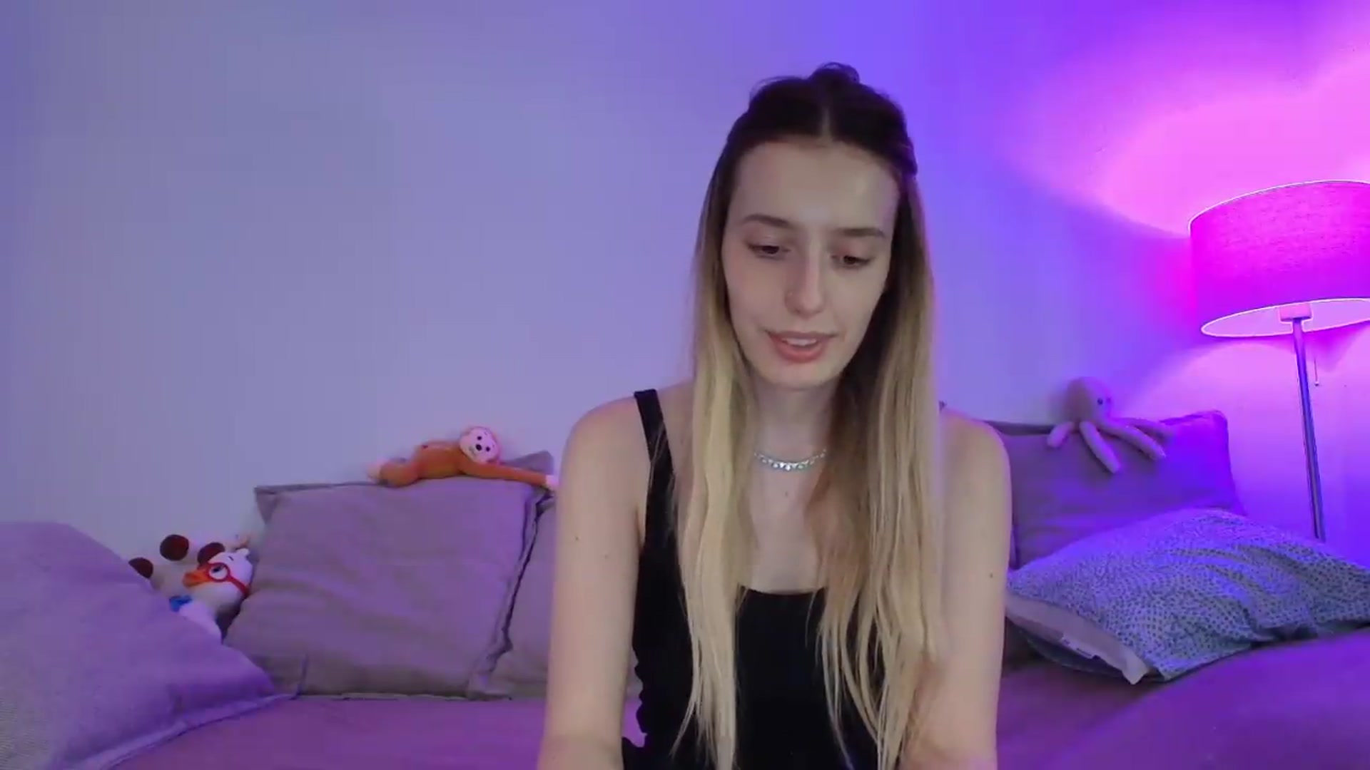 Gallery image thumbnail from Elenaxkiss's myfreecams stream on, 08/08/2026, 10:35 image 3 of 20
