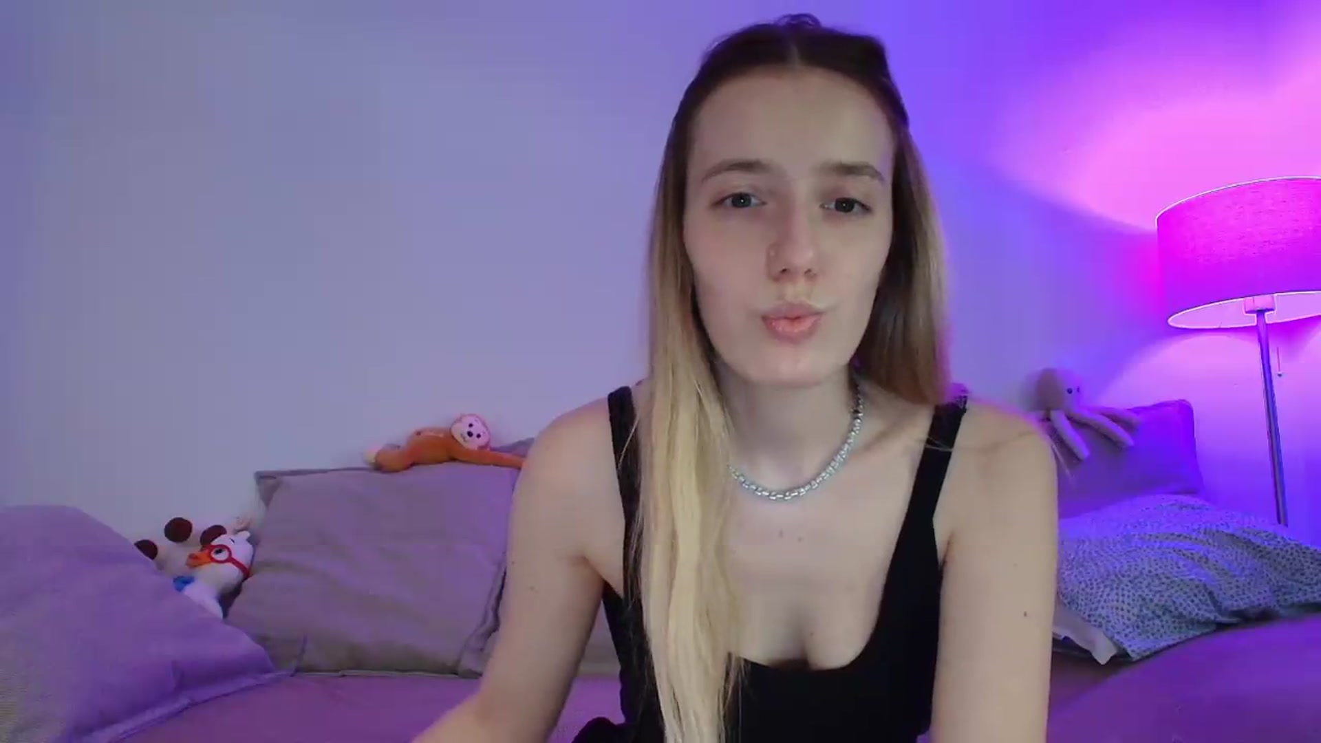 Gallery image thumbnail from Elenaxkiss's myfreecams stream on, 08/08/2026, 10:35 image 6 of 20