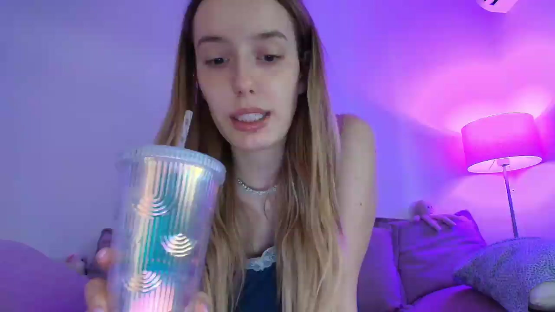 Gallery image thumbnail from Elenaxkiss's myfreecams stream on, 08/10/2026, 10:17 image 1 of 20