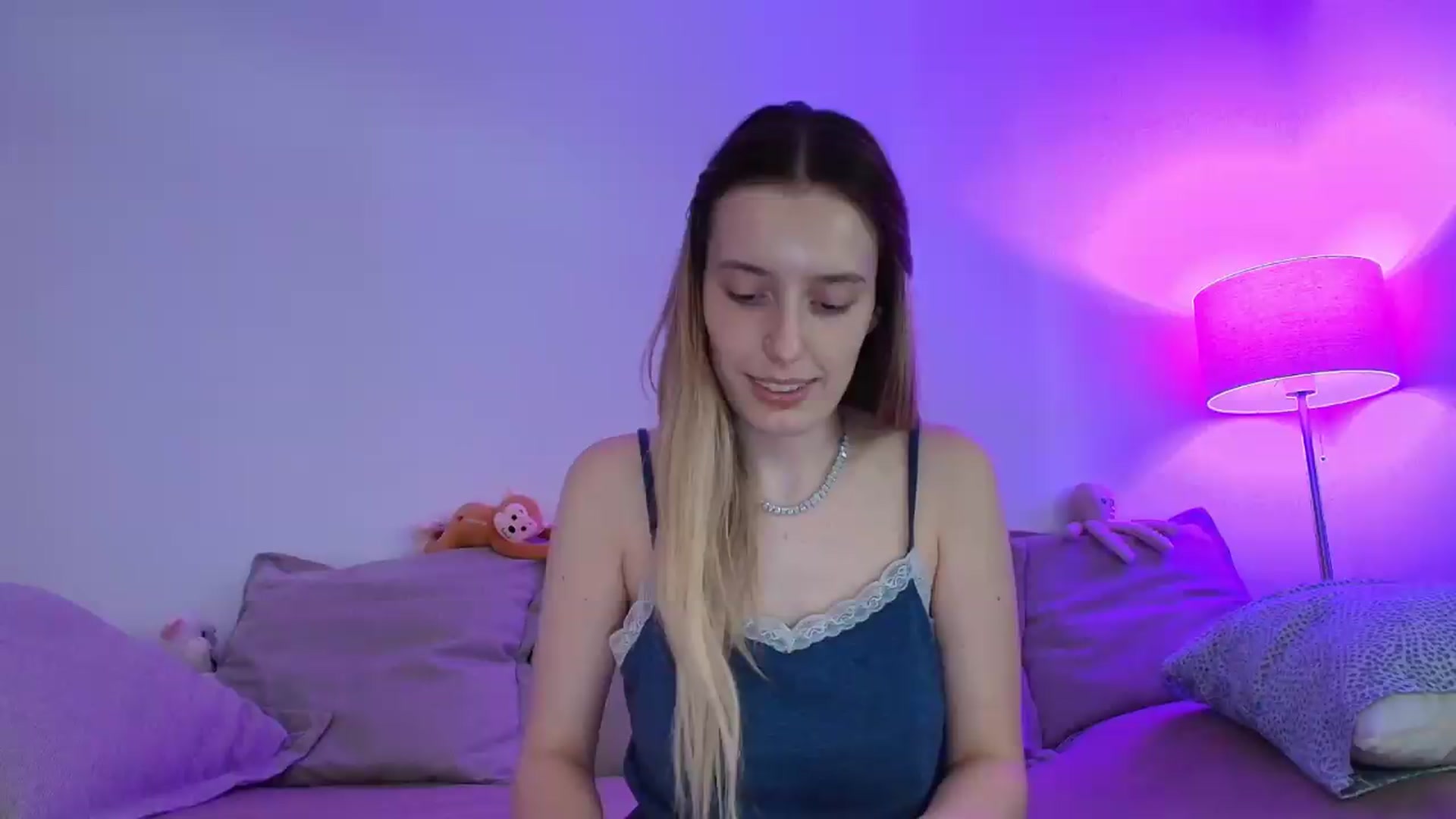 Gallery image thumbnail from Elenaxkiss's myfreecams stream on, 08/10/2026, 10:17 image 8 of 20