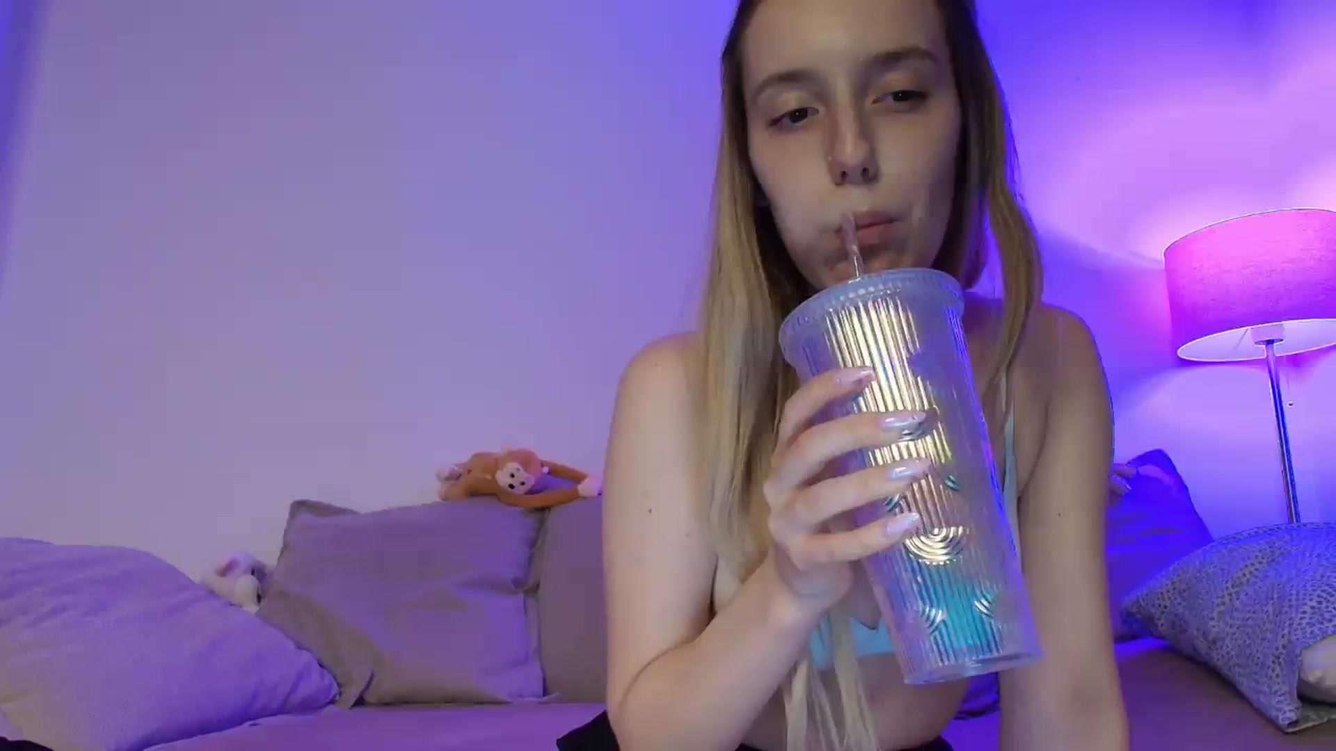 Gallery image thumbnail from Elenaxkiss's myfreecams stream on, 08/10/2026, 20:34 image 5 of 20