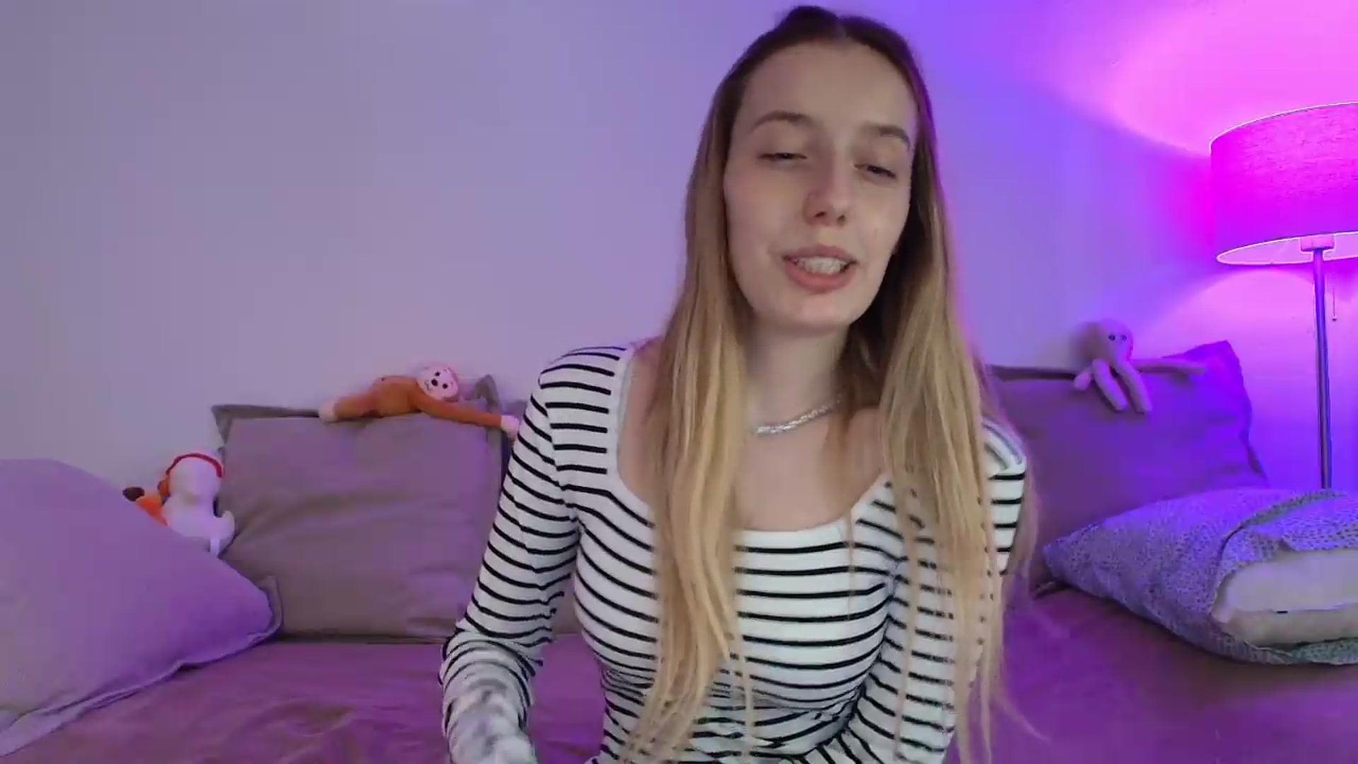 Gallery image thumbnail from Elenaxkiss's myfreecams stream on, 08/11/2026, 09:21 image 11 of 20