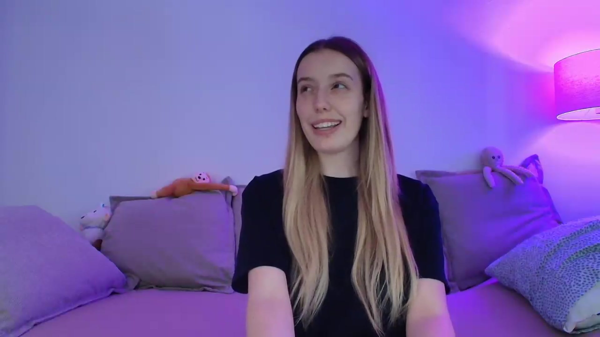 Gallery image thumbnail from Elenaxkiss's myfreecams stream on, 08/12/2026, 08:47 image 8 of 20