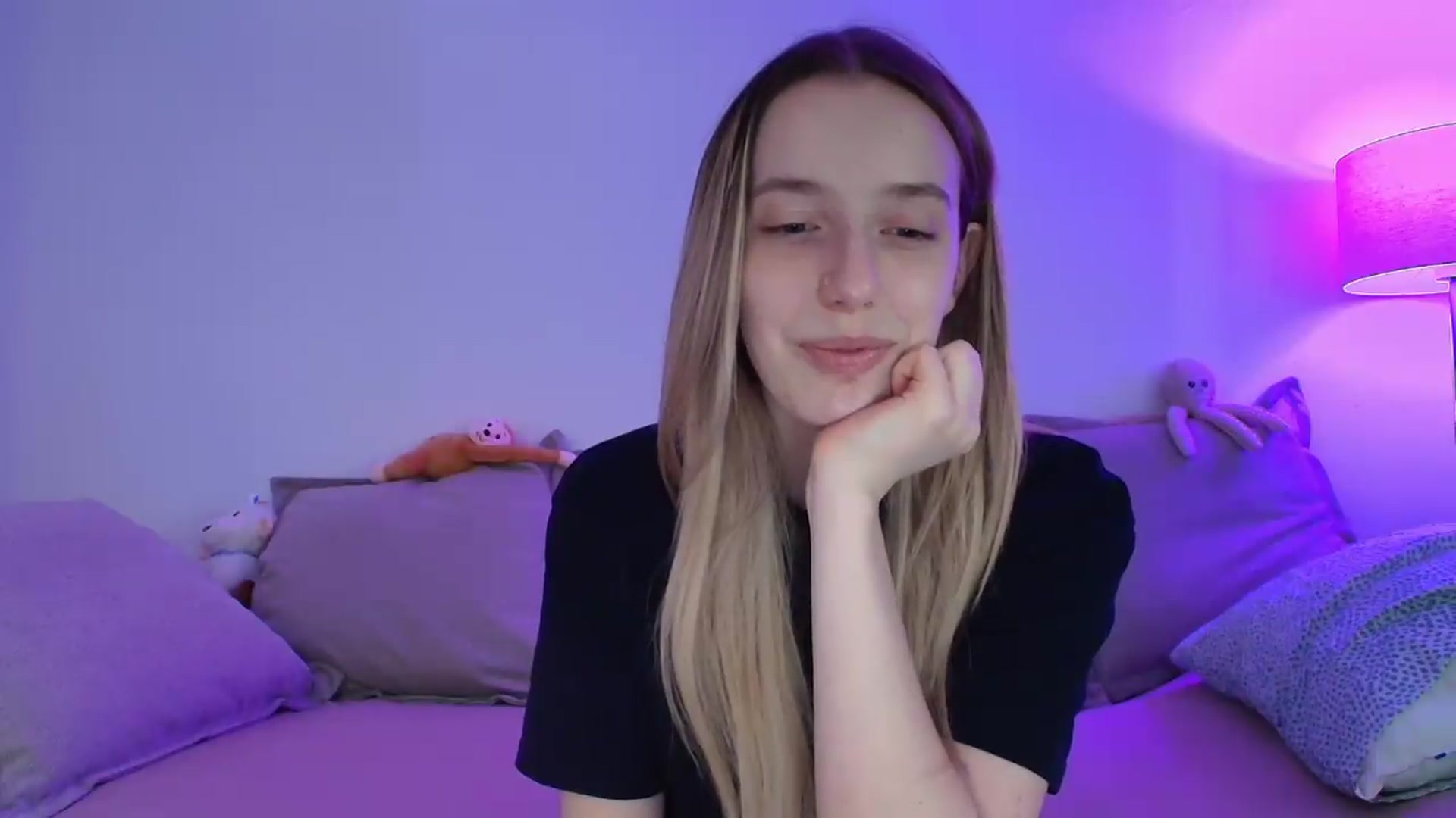 Gallery image thumbnail from Elenaxkiss's myfreecams stream on, 08/12/2026, 08:47 image 6 of 20