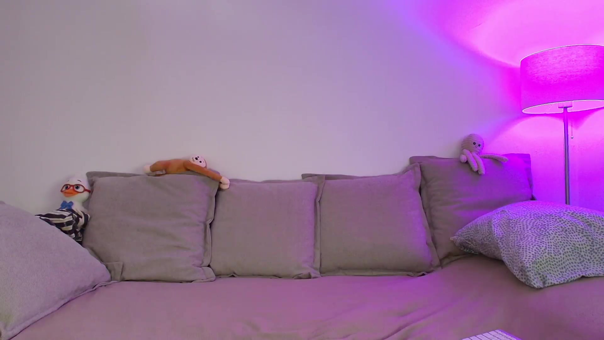 Gallery image thumbnail from Elenaxkiss's myfreecams stream on, 08/14/2026, 11:46 image 16 of 20