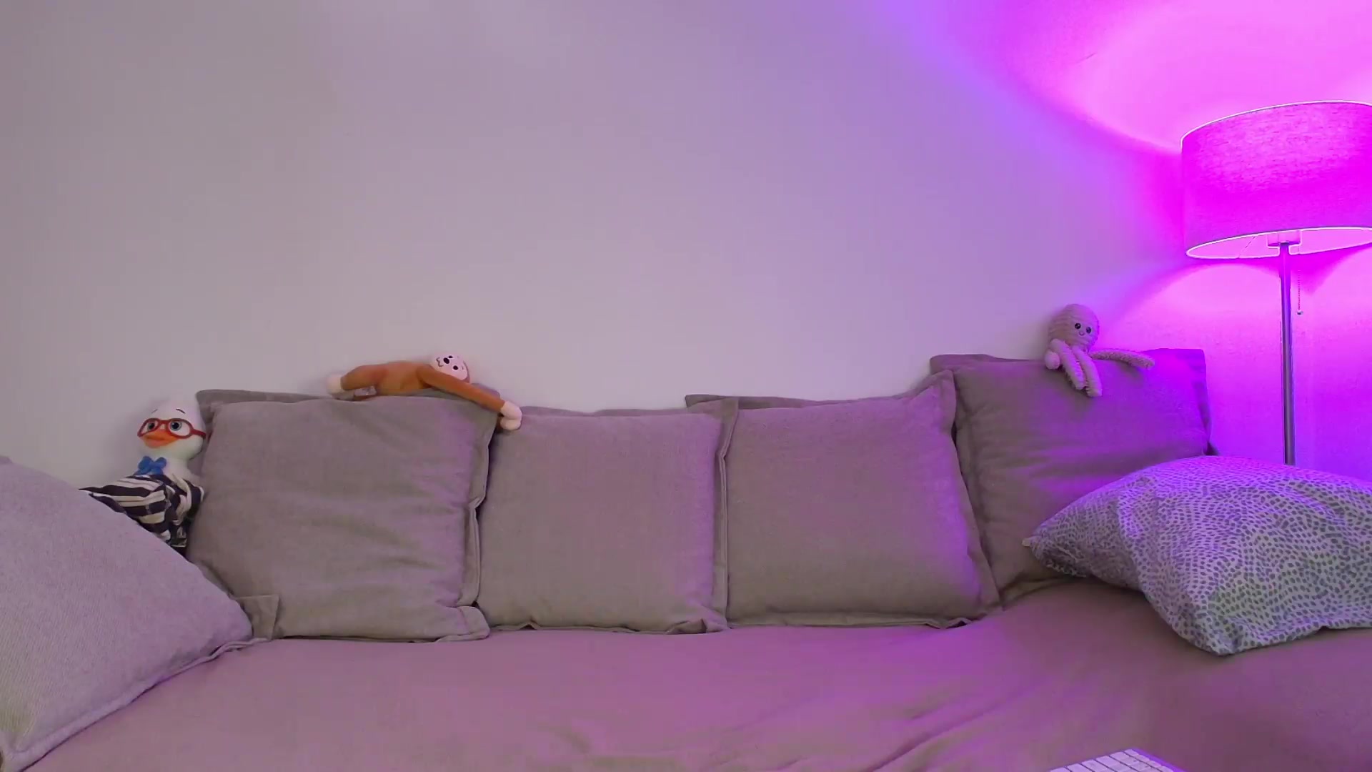 Gallery image thumbnail from Elenaxkiss's myfreecams stream on, 08/14/2026, 11:46 image 15 of 20